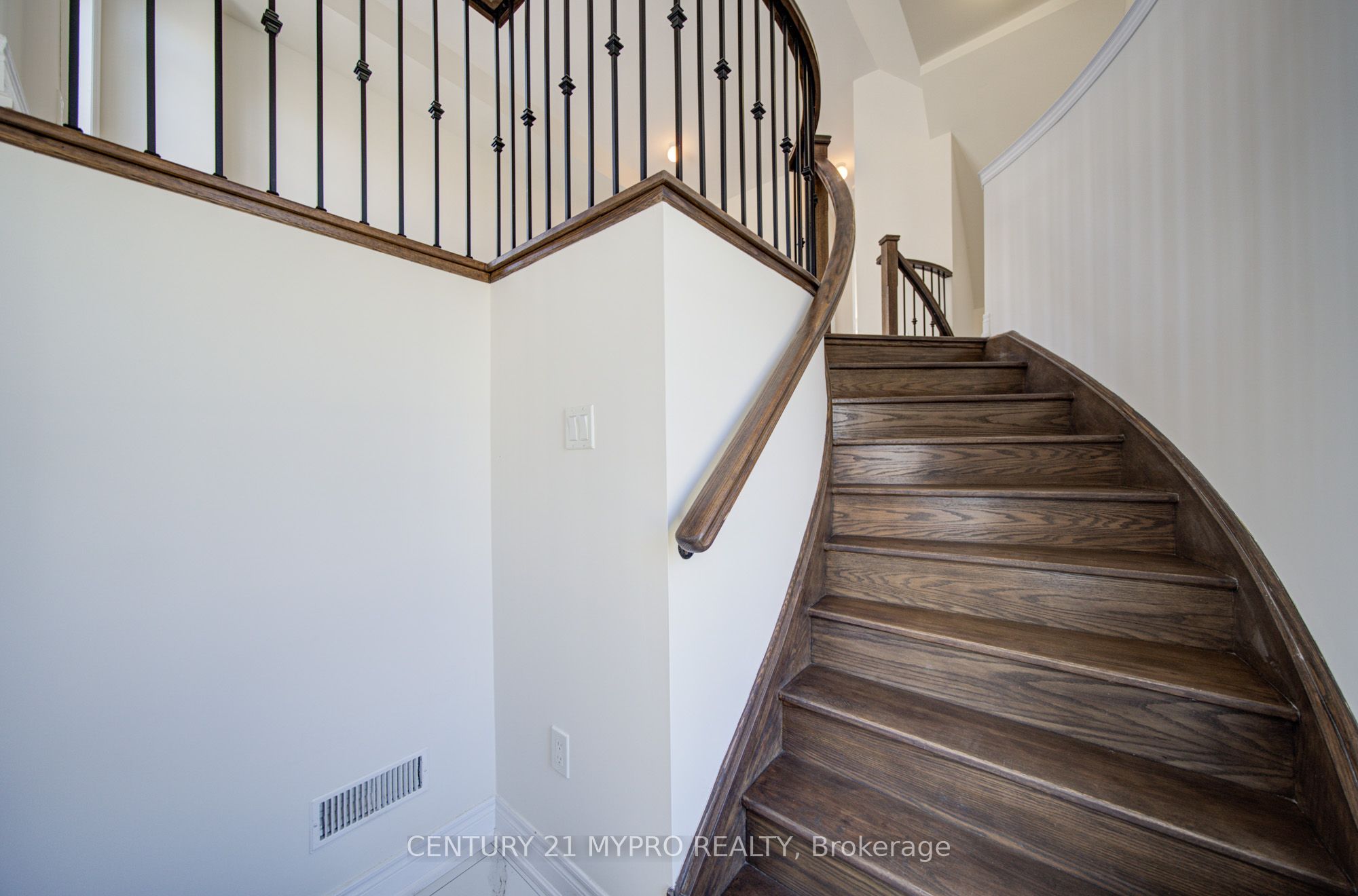 7 Latchford Lane, Richmond Hill, ON L4C 7V6 photo 4
