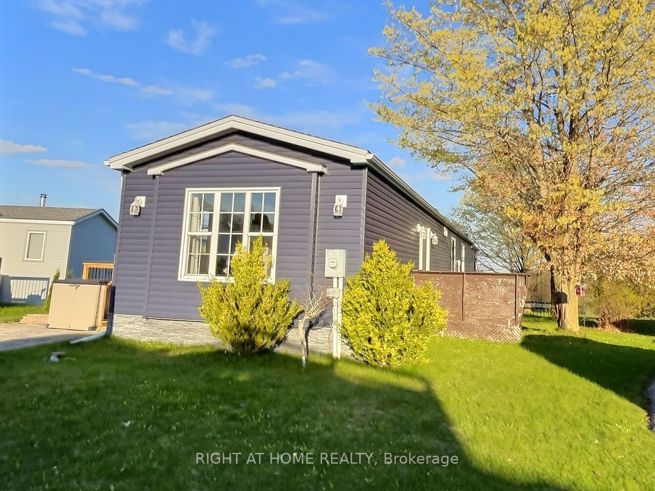 37 Sunrise Circle, Bradford West Gwillimbury, ON L3Z 3W9 photo 2