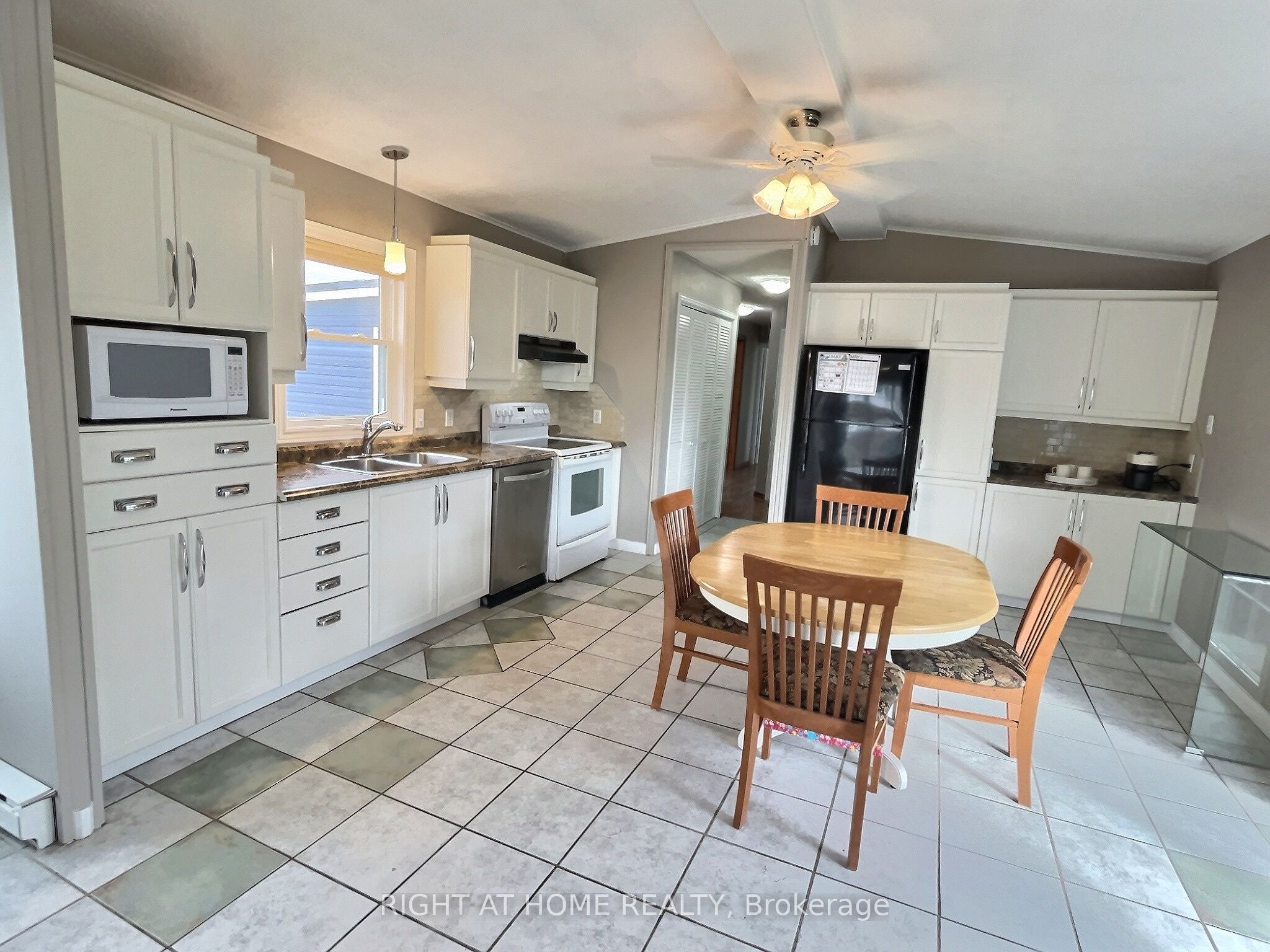 37 Sunrise Circle, Bradford West Gwillimbury, ON L3Z 3W9 photo 5