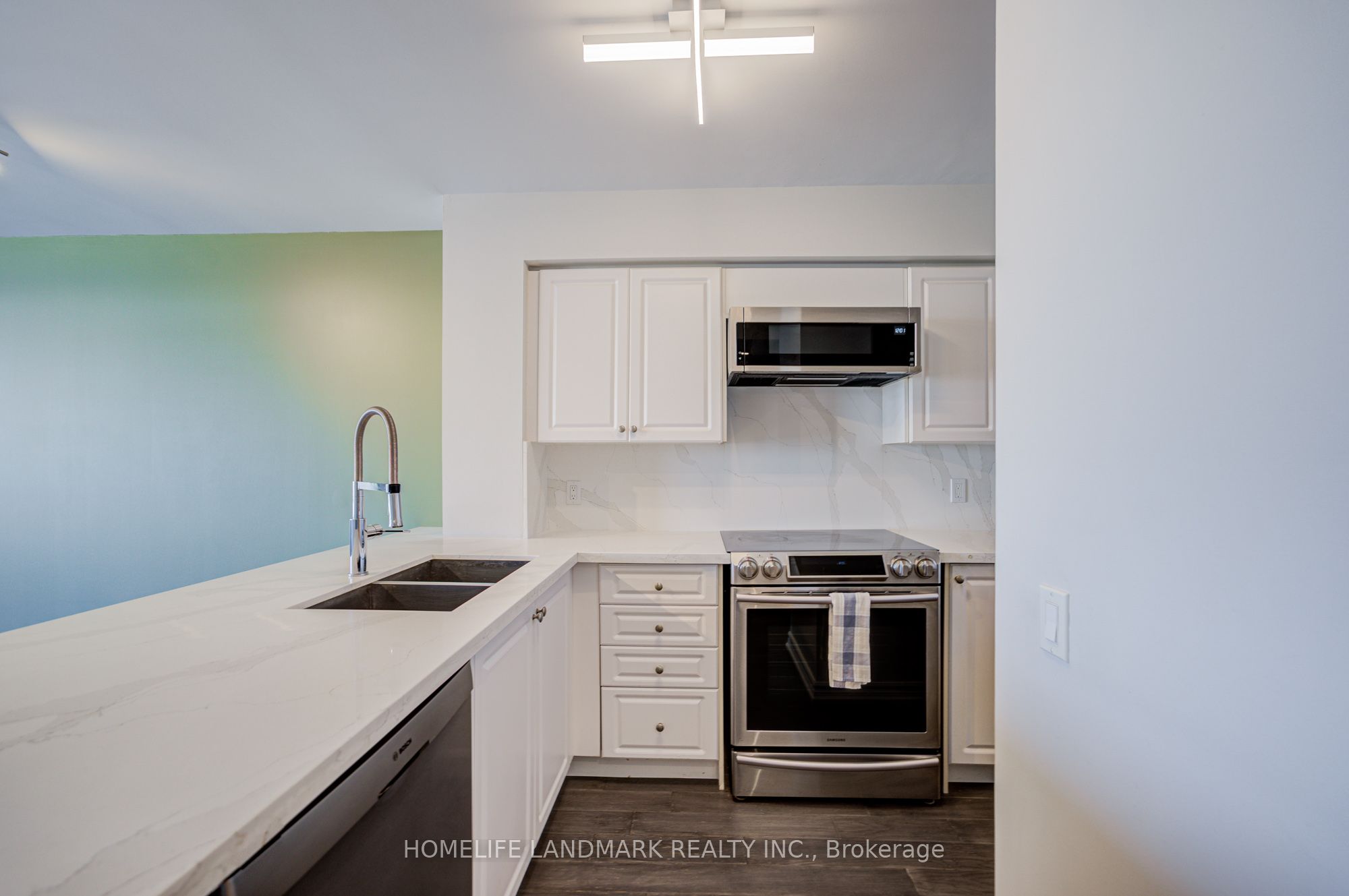 9017 Leslie Street 317, Richmond Hill, ON L4B 4R8 photo 5