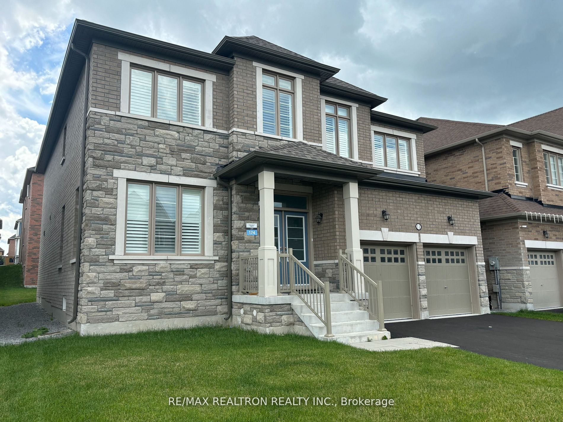 11 Father Muckle Avenue, Georgina, ON L4P 0S4 photo 3
