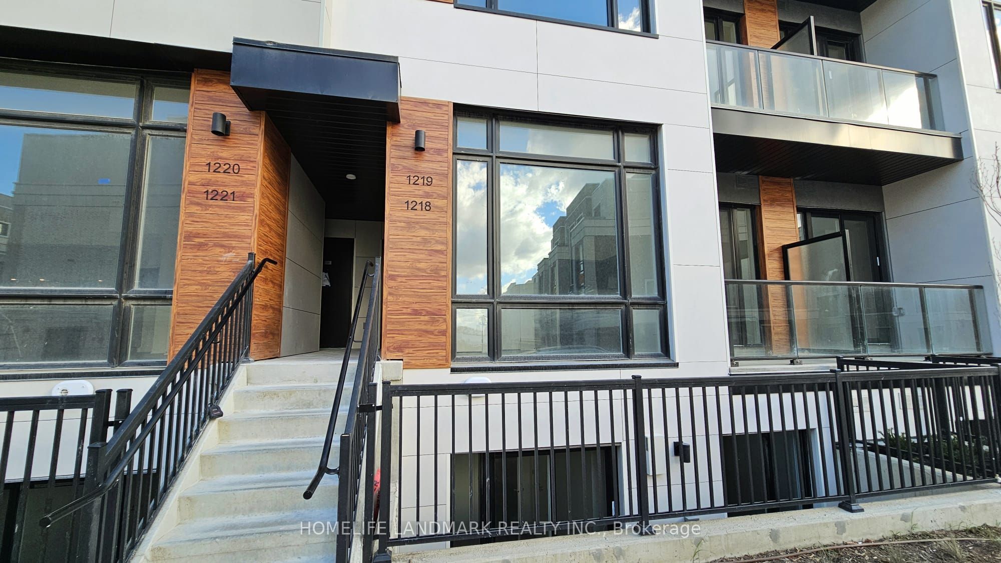 8 David Eyer Road 1218, Richmond Hill, ON L4S 0N3