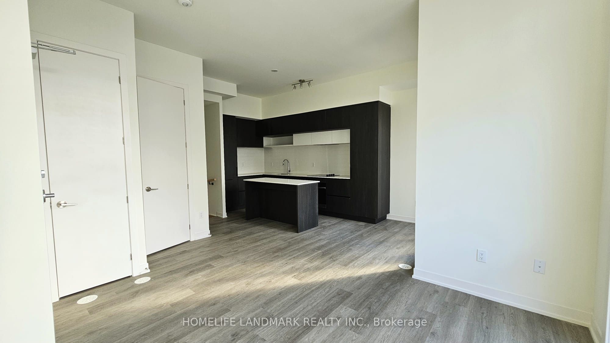 8 David Eyer Road 1218, Richmond Hill, ON L4S 0N3 photo 2