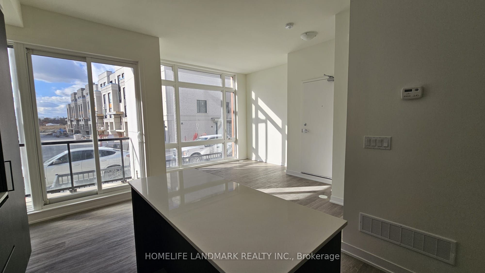 8 David Eyer Road 1218, Richmond Hill, ON L4S 0N3 photo 3