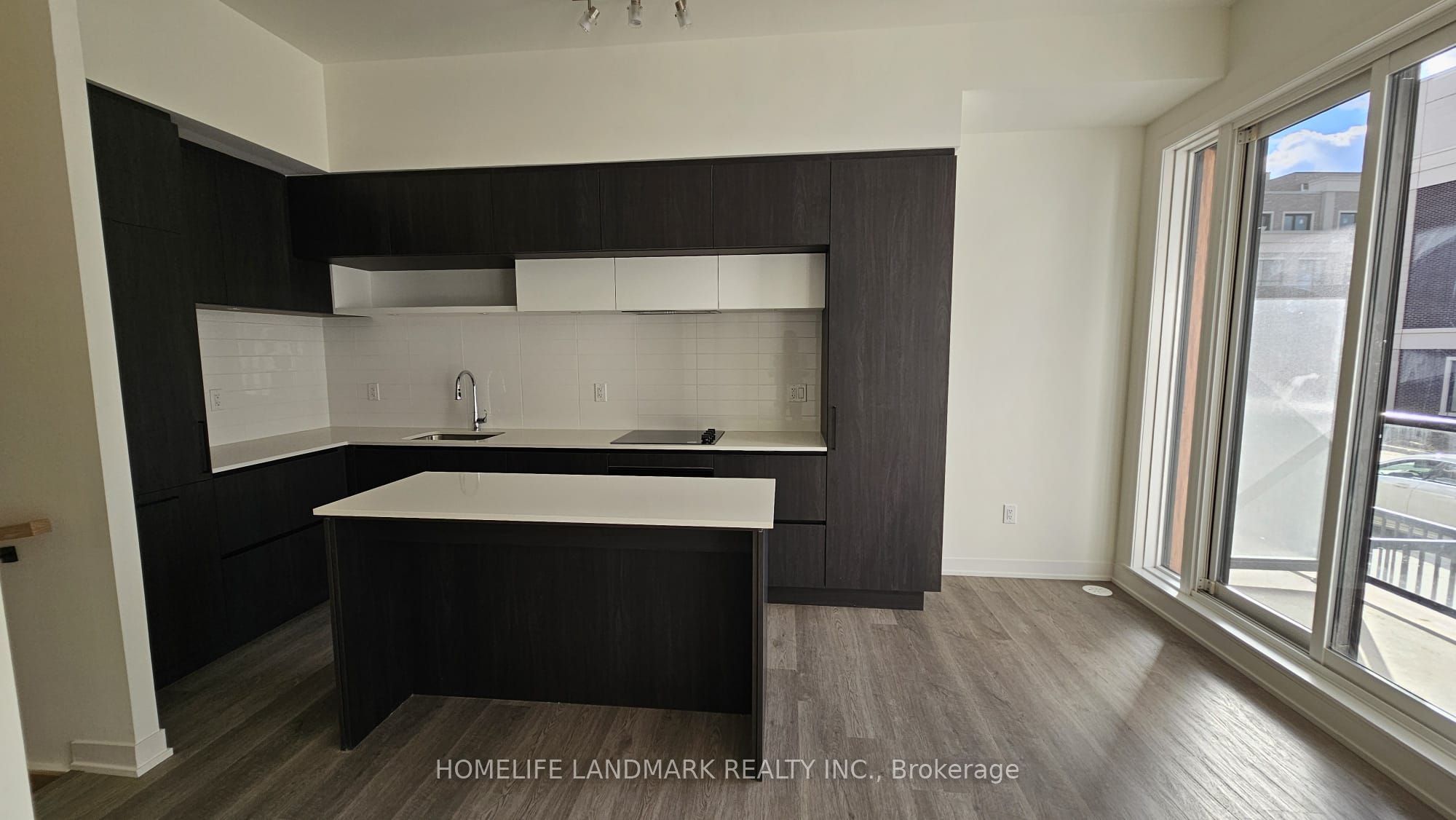 8 David Eyer Road 1218, Richmond Hill, ON L4S 0N3 photo 5