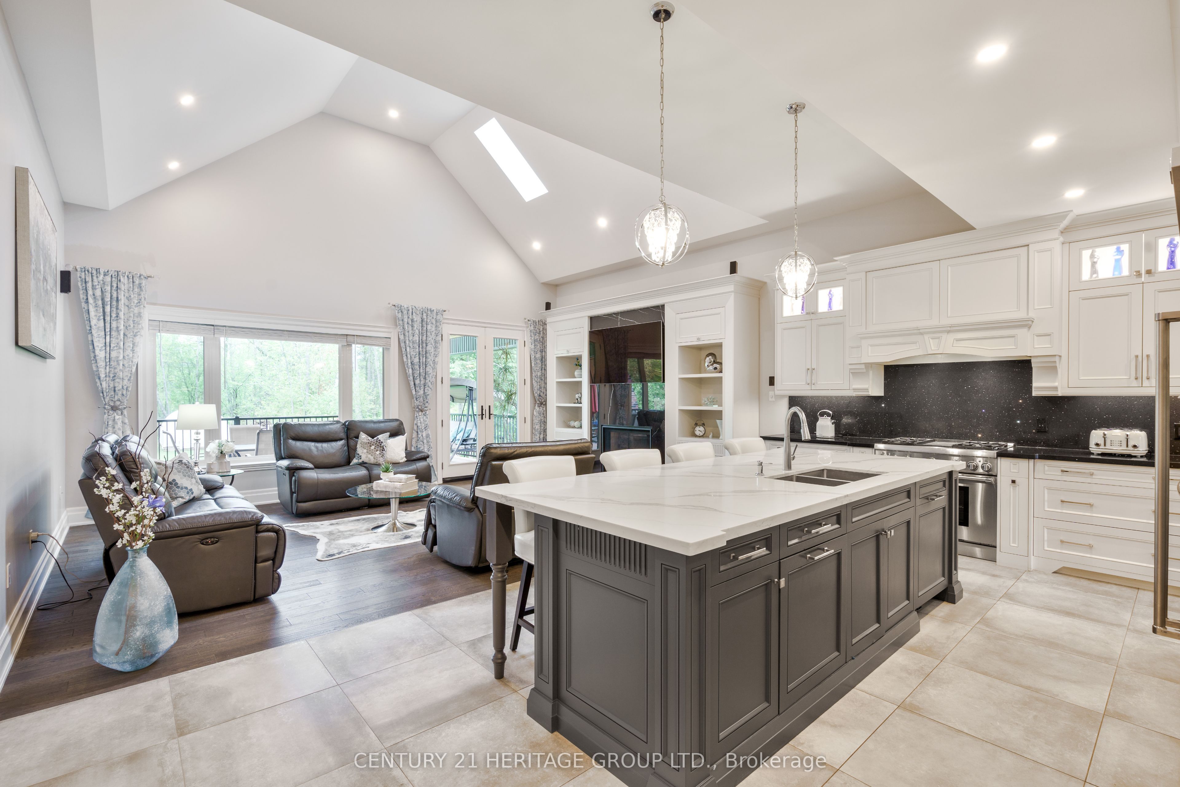 1894 Simcoe Boulevard, Innisfil, ON L9S 4N4 photo 2