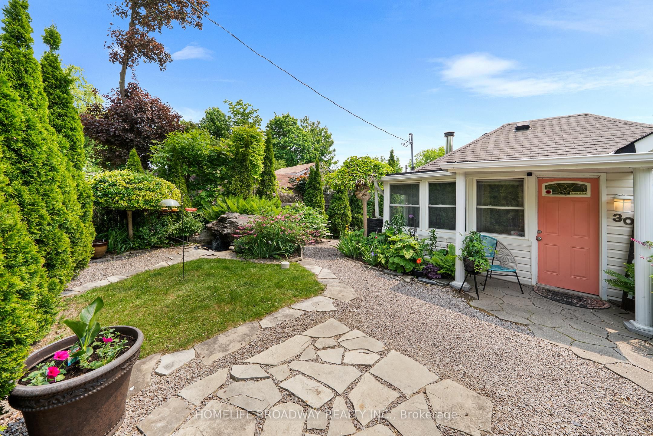 30 Parkhill Drive, Whitchurch-Stouffville, ON L4A 2G1 photo 2