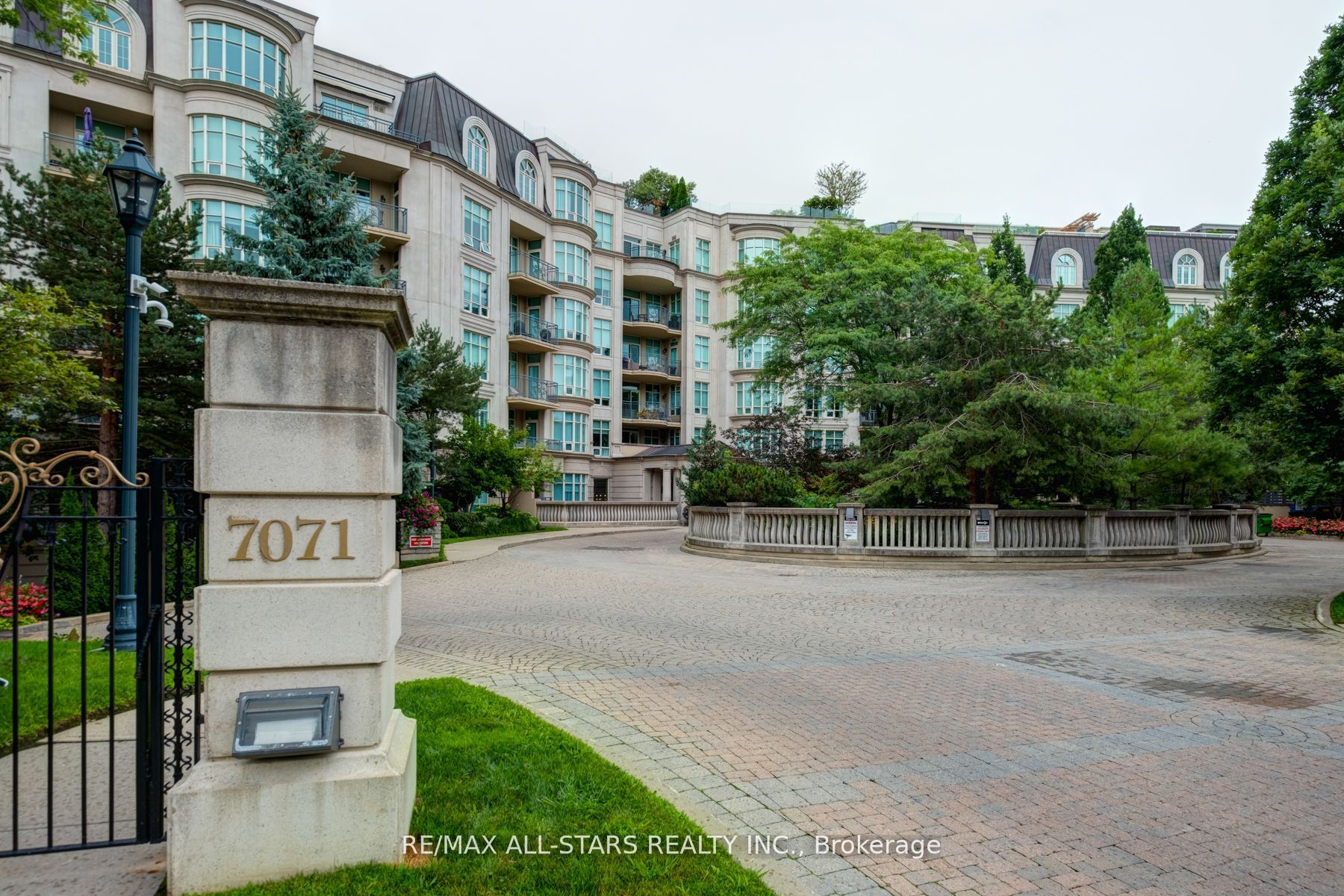 7071 Bayview Avenue 211, Markham, ON L3T 7Y8 photo 3