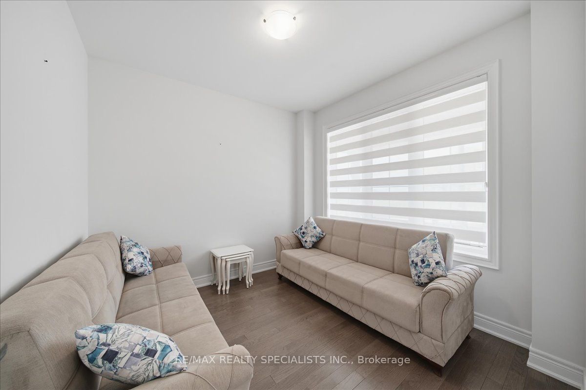 1033 Langford Boulevard, Bradford West Gwillimbury, ON L3Z 4K9 photo 5