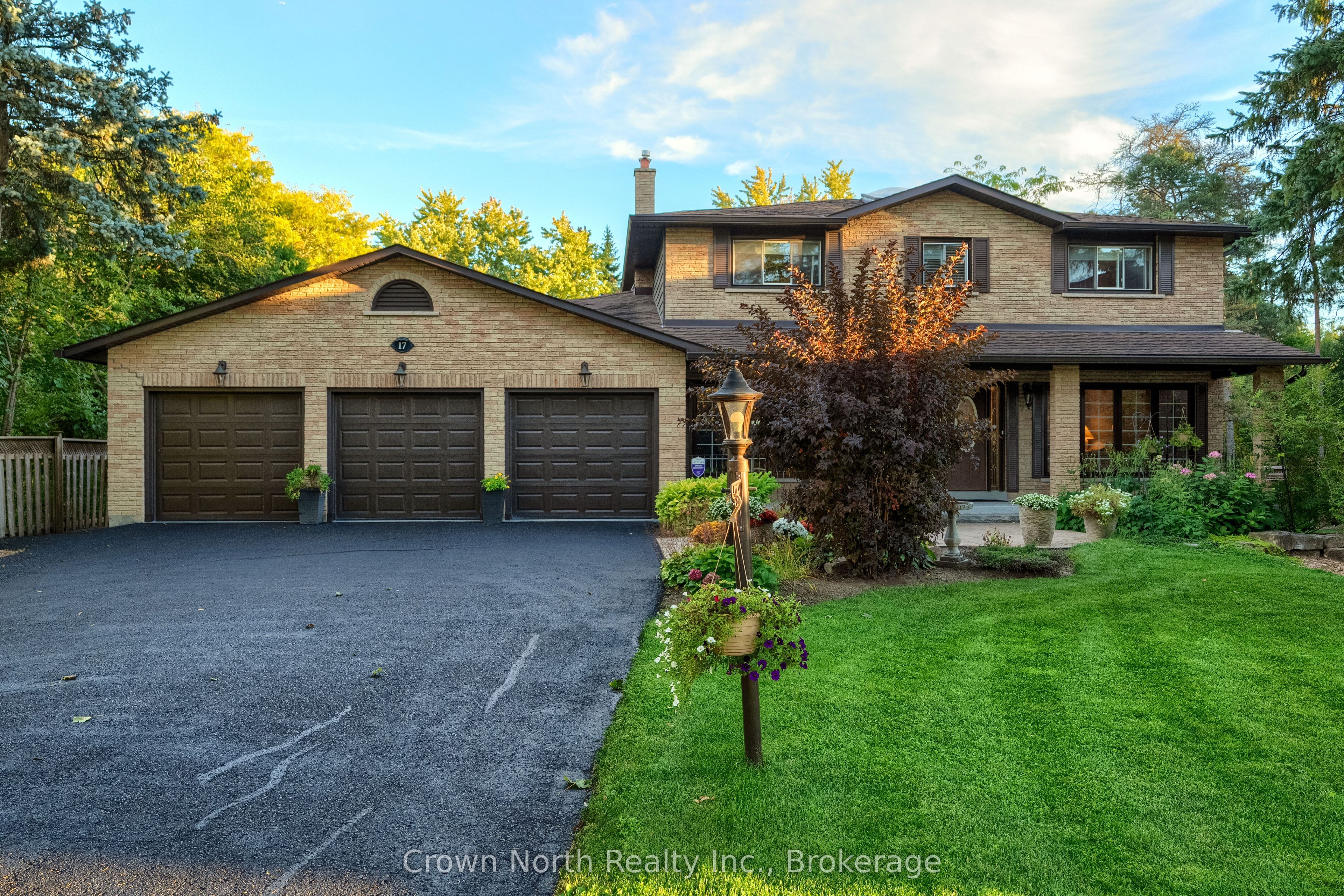 17 Black Willow Court, Richmond Hill, ON L4E 2M7