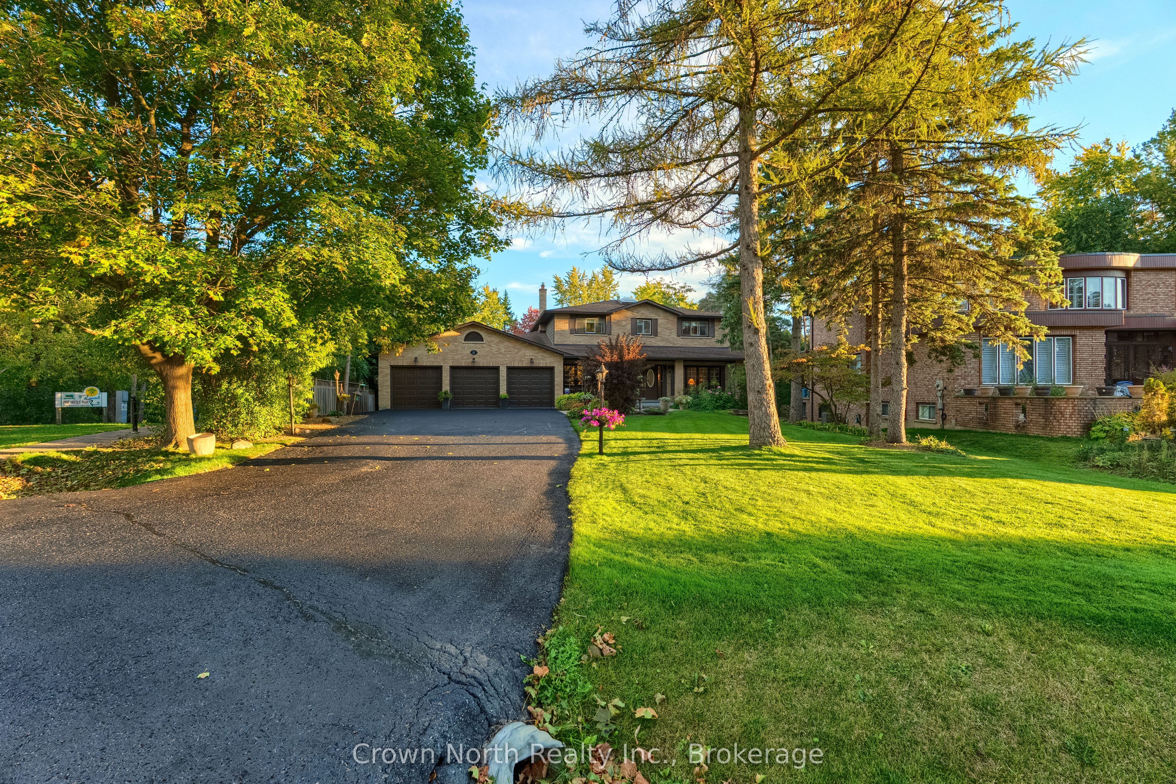 17 Black Willow Court, Richmond Hill, ON L4E 2M7 photo 2