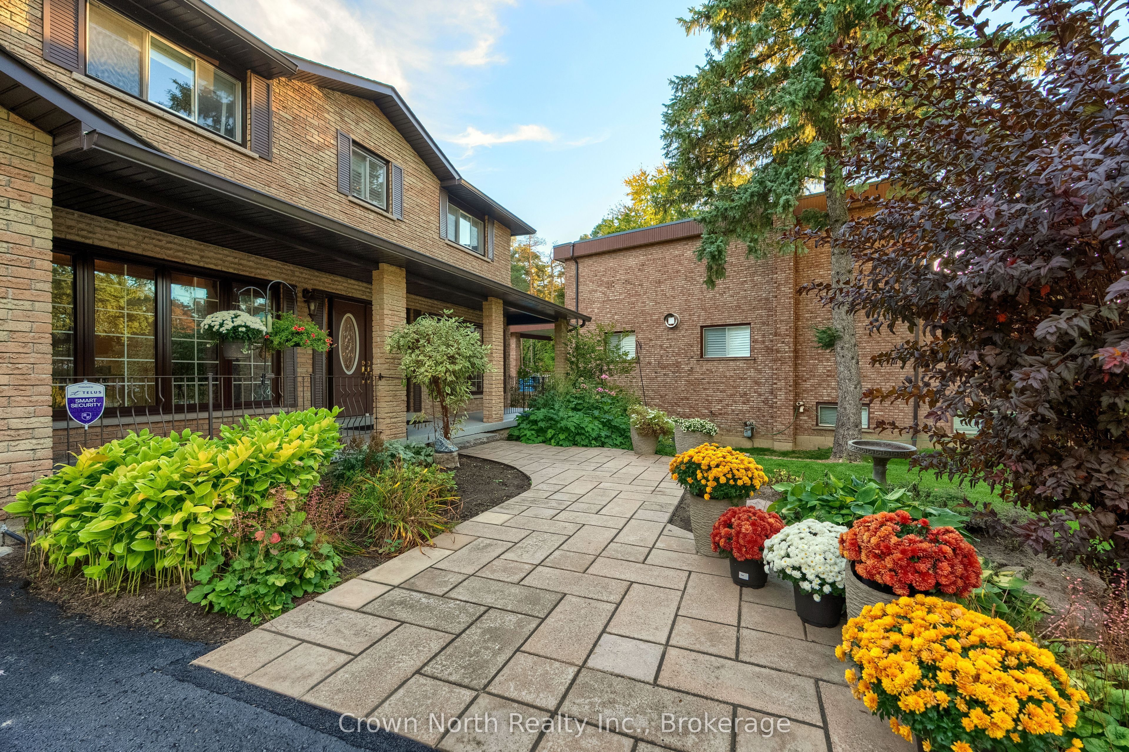 17 Black Willow Court, Richmond Hill, ON L4E 2M7 photo 3