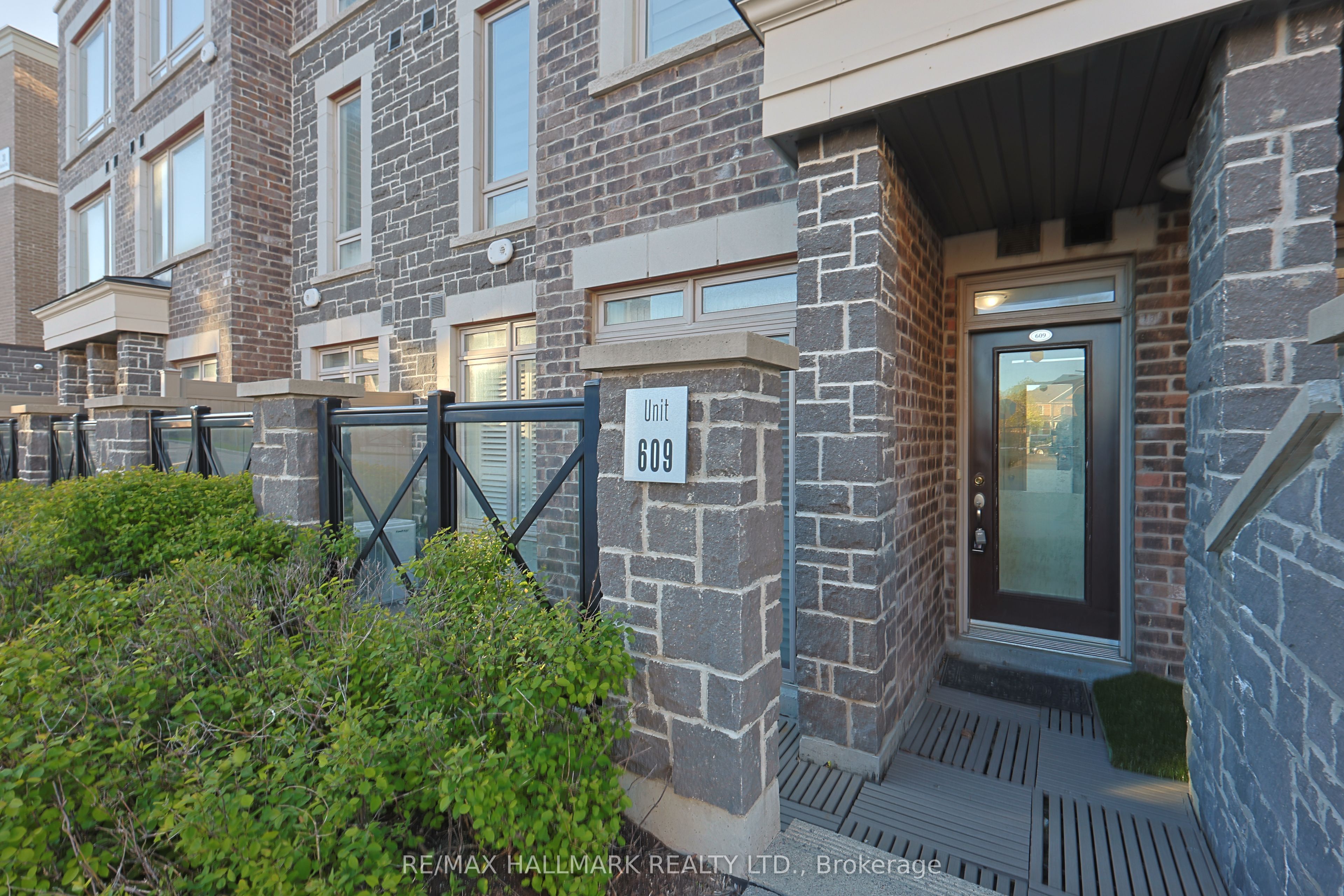 50 Dunsheath Way 609, Markham, ON L6B 1N3 photo 4