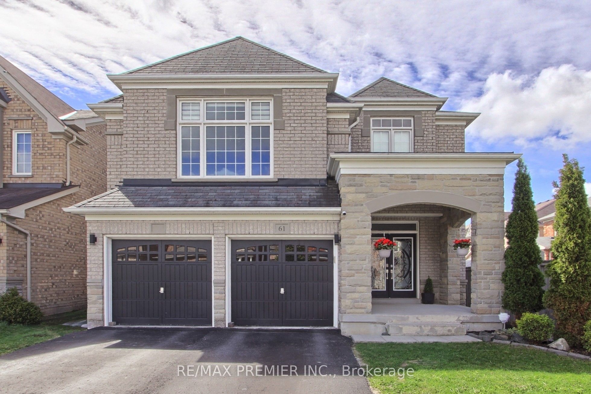 61 Tigertail Crescent, Bradford West Gwillimbury, ON L3Z 0M3 photo 2