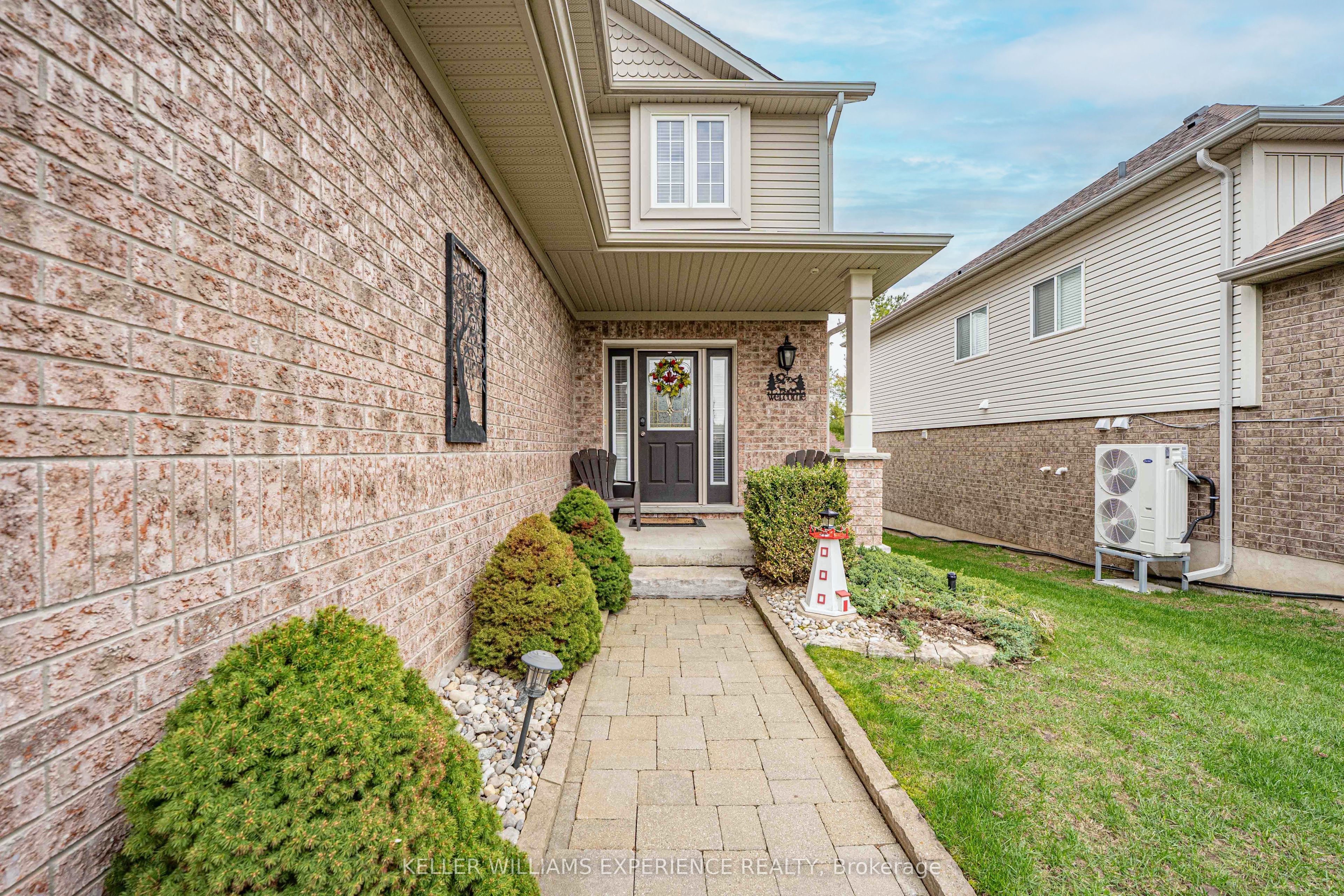 87 Armeda Clow Crescent, Essa, ON L3W 0H6 photo 5
