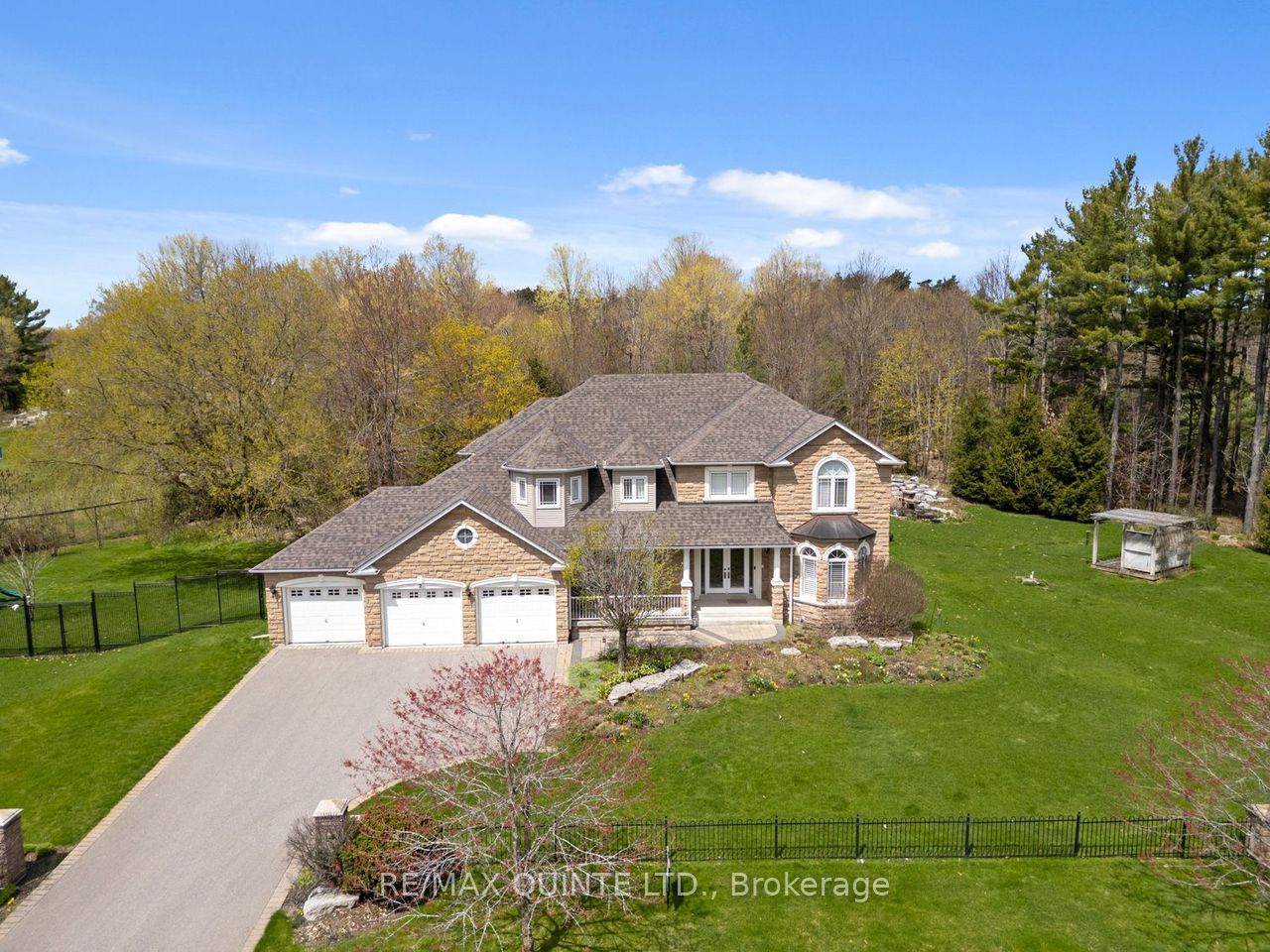 2 Treeview Avenue, Whitchurch-Stouffville, ON L4A 1R1