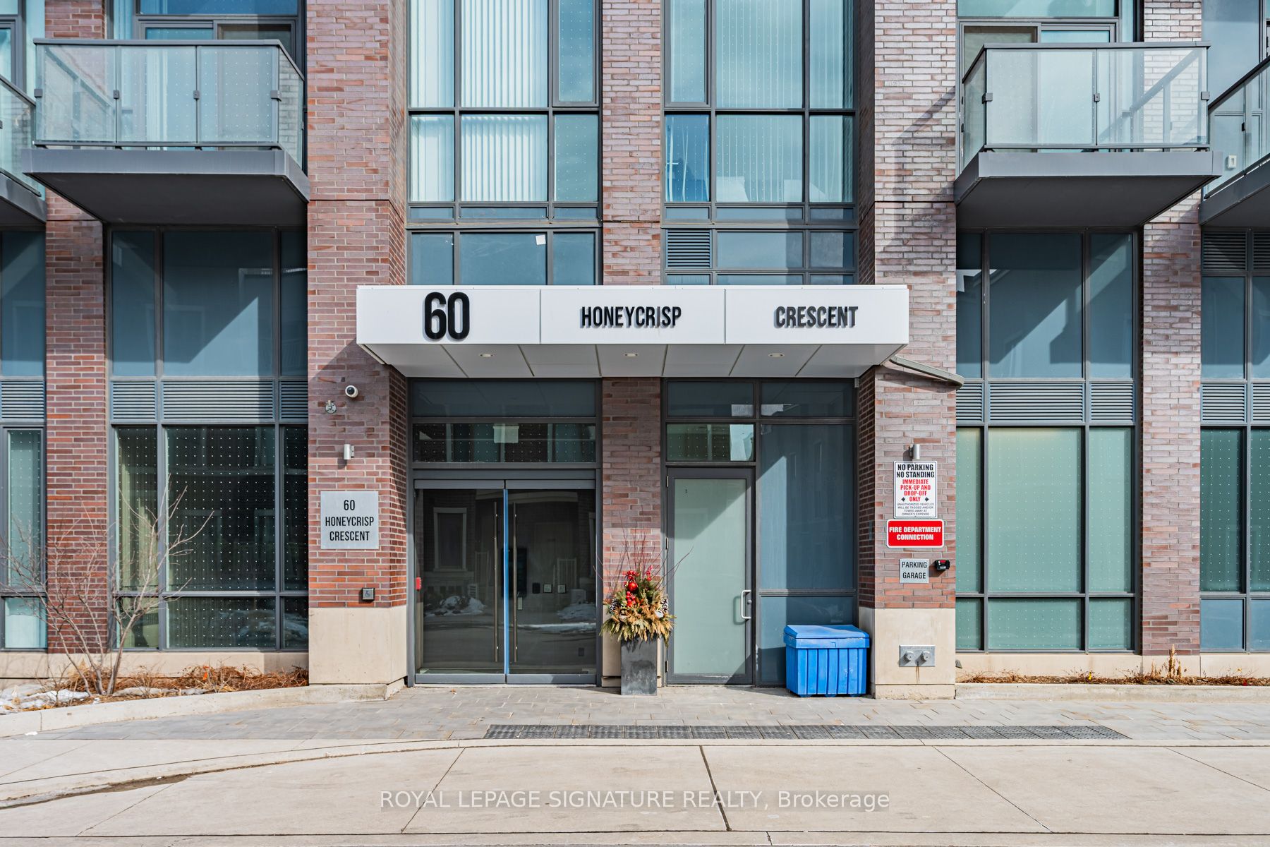 60 Honeycrisp Crescent 618, Vaughan, ON L4K 0N5 photo 3