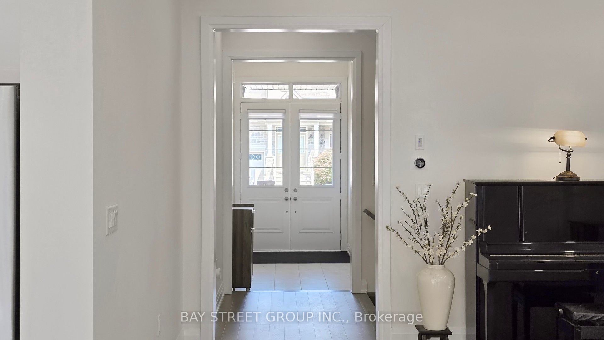 Upper Two Bedroom - 97 Halldorson Avenue, Aurora, ON L4G 0C5 photo 2