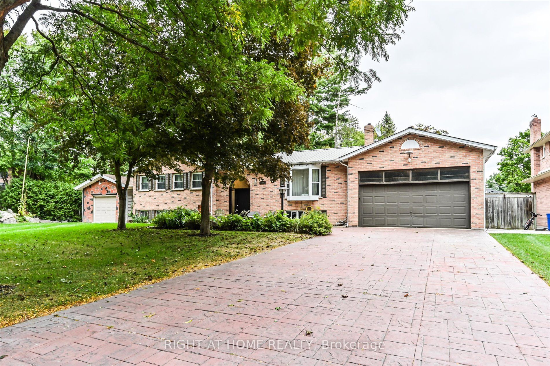 30 French Crescent Lower, East Gwillimbury, ON L9N 1J8