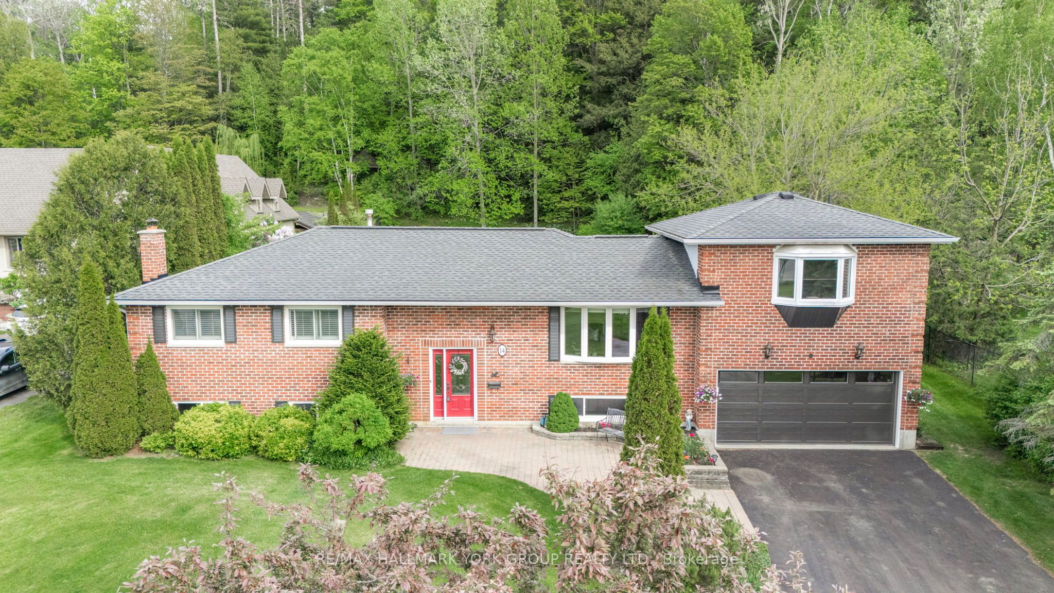 14 Anchor Court, East Gwillimbury, ON L9N 1G1 photo 2