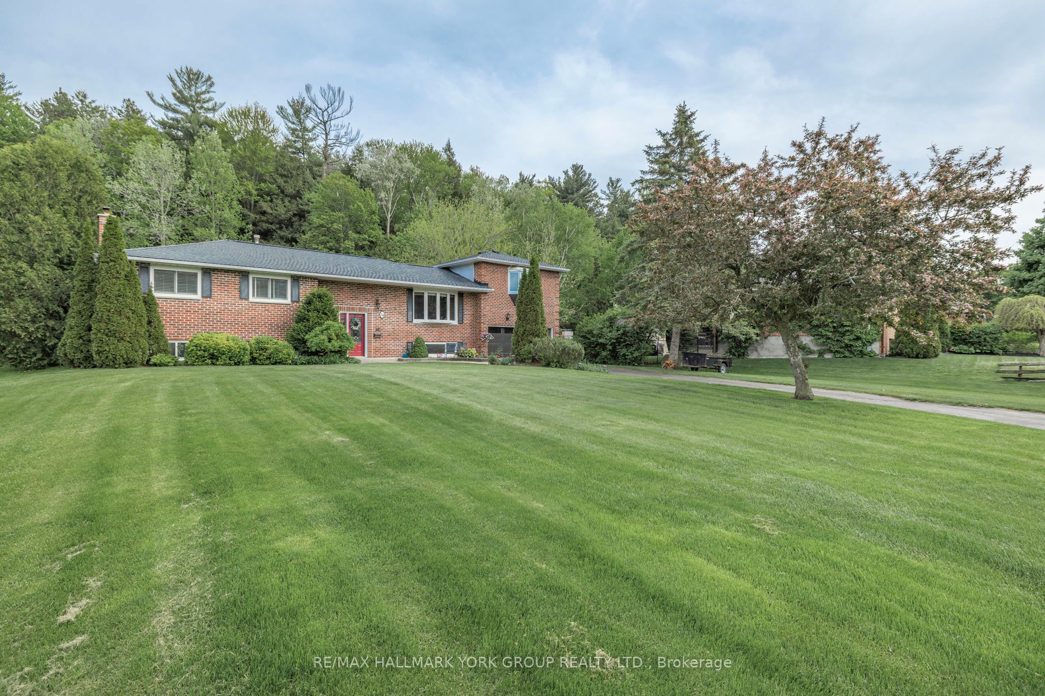 14 Anchor Court, East Gwillimbury, ON L9N 1G1 photo 3