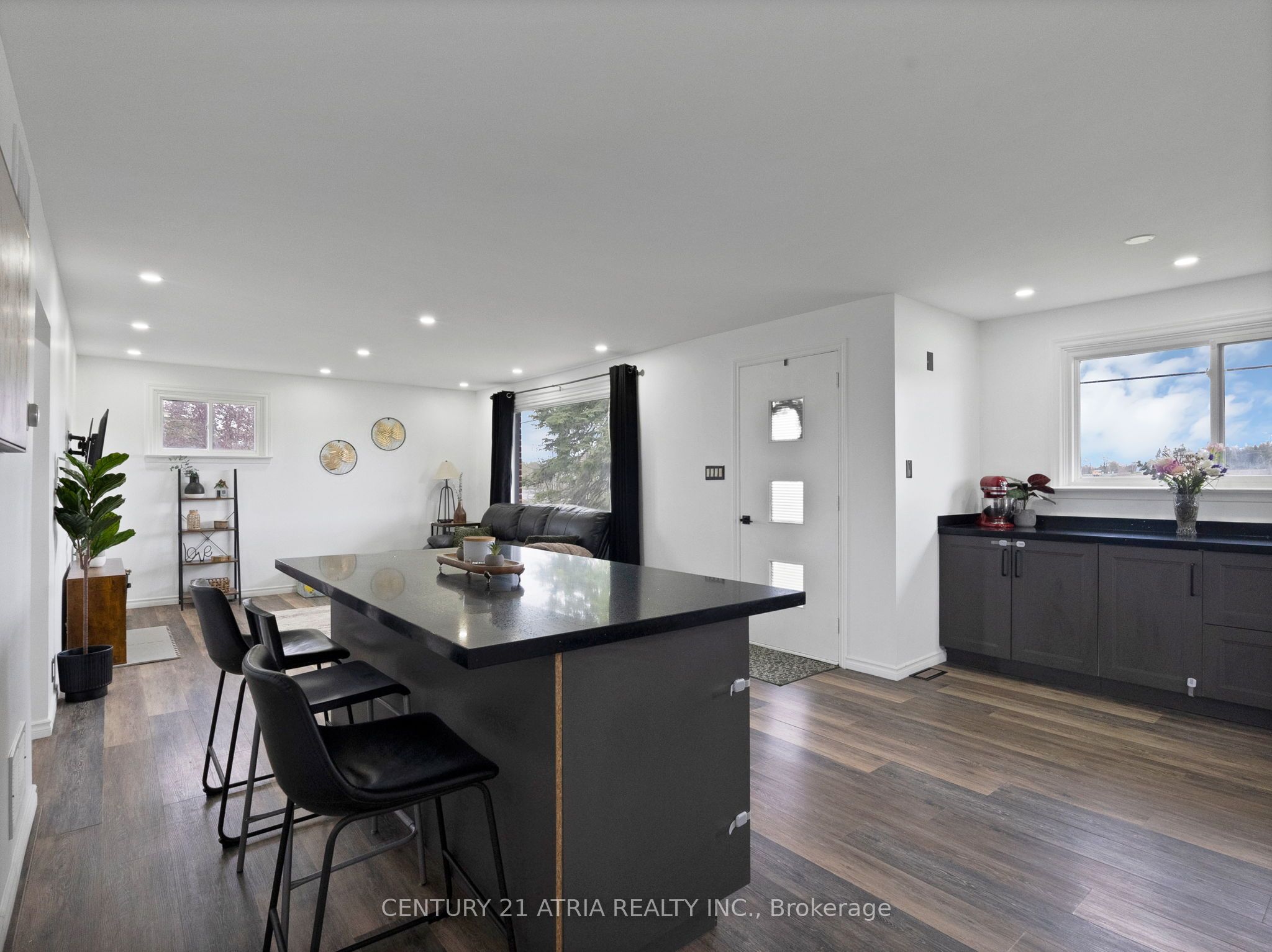 6552 Yonge Street, Innisfil, ON L0L 1K0