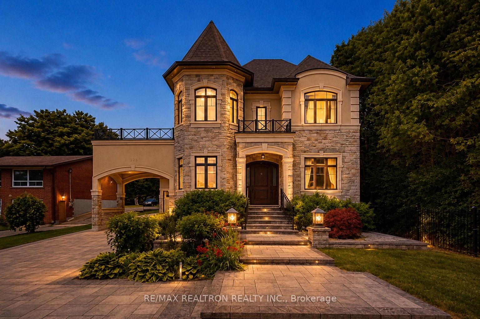 132 Pemberton Road, Richmond Hill, ON L4C 3T7 photo 2
