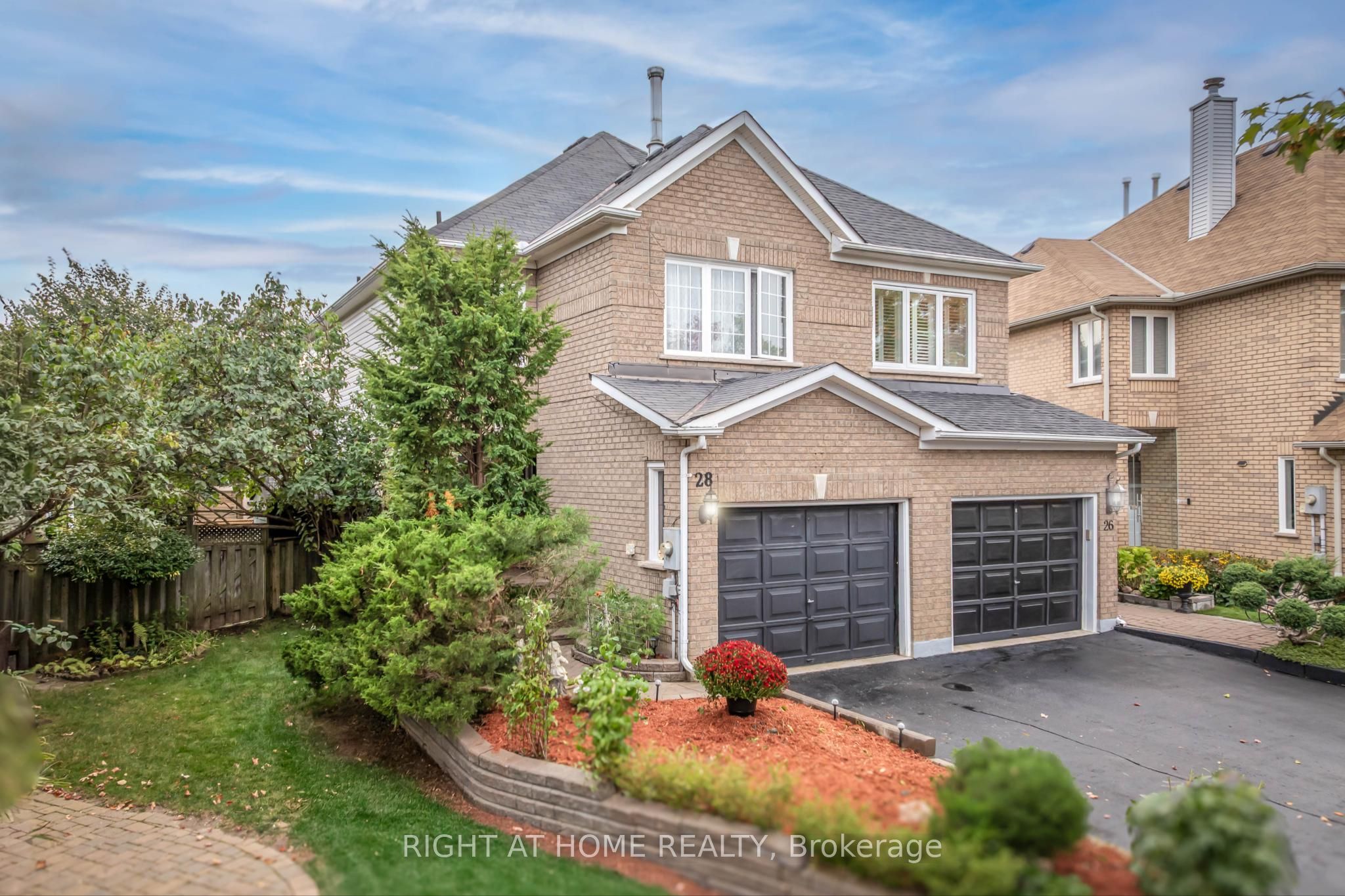 28 Foxtail Ridge, Newmarket, ON L3X 1Z6