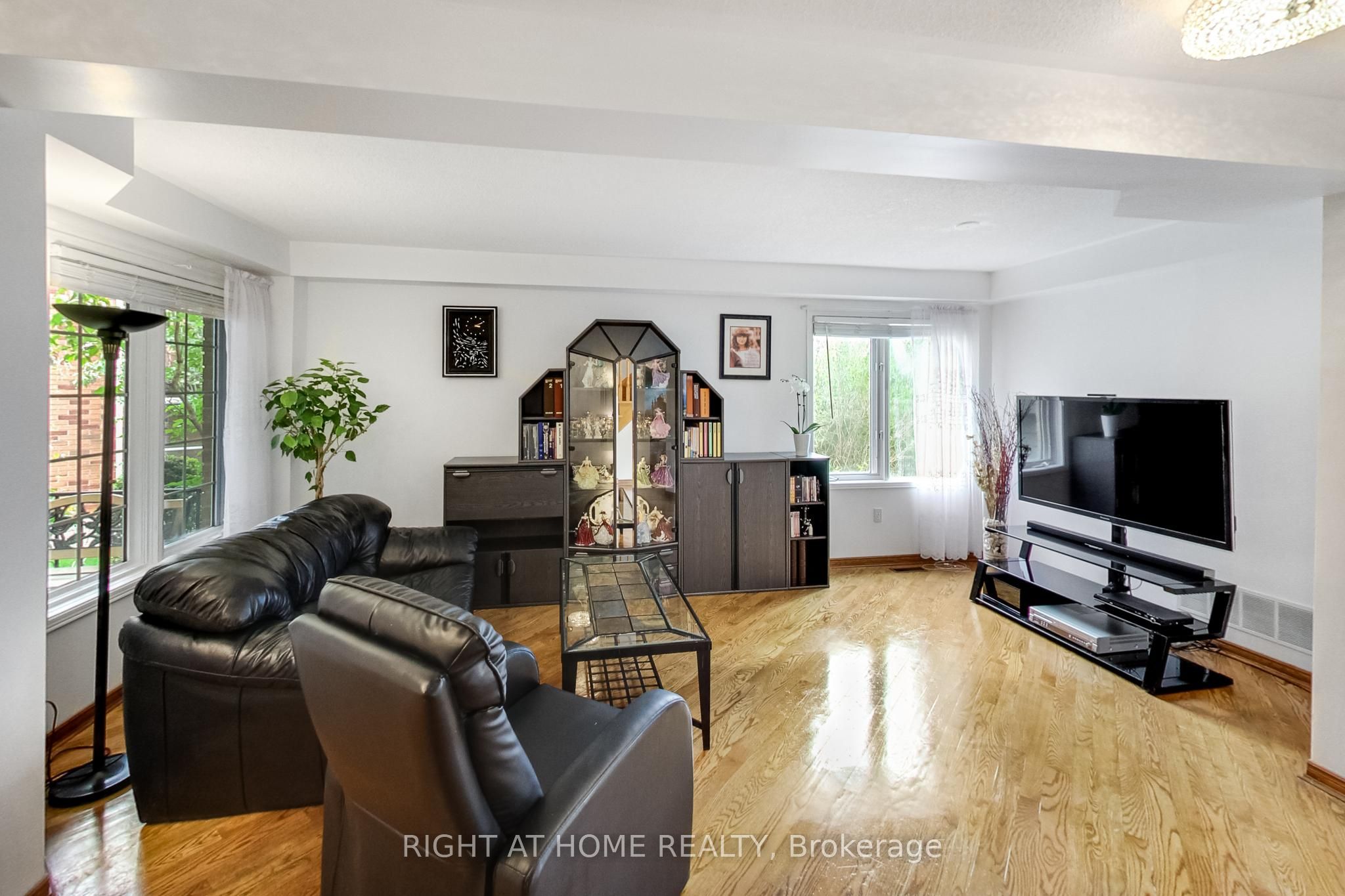 28 Foxtail Ridge, Newmarket, ON L3X 1Z6 photo 2
