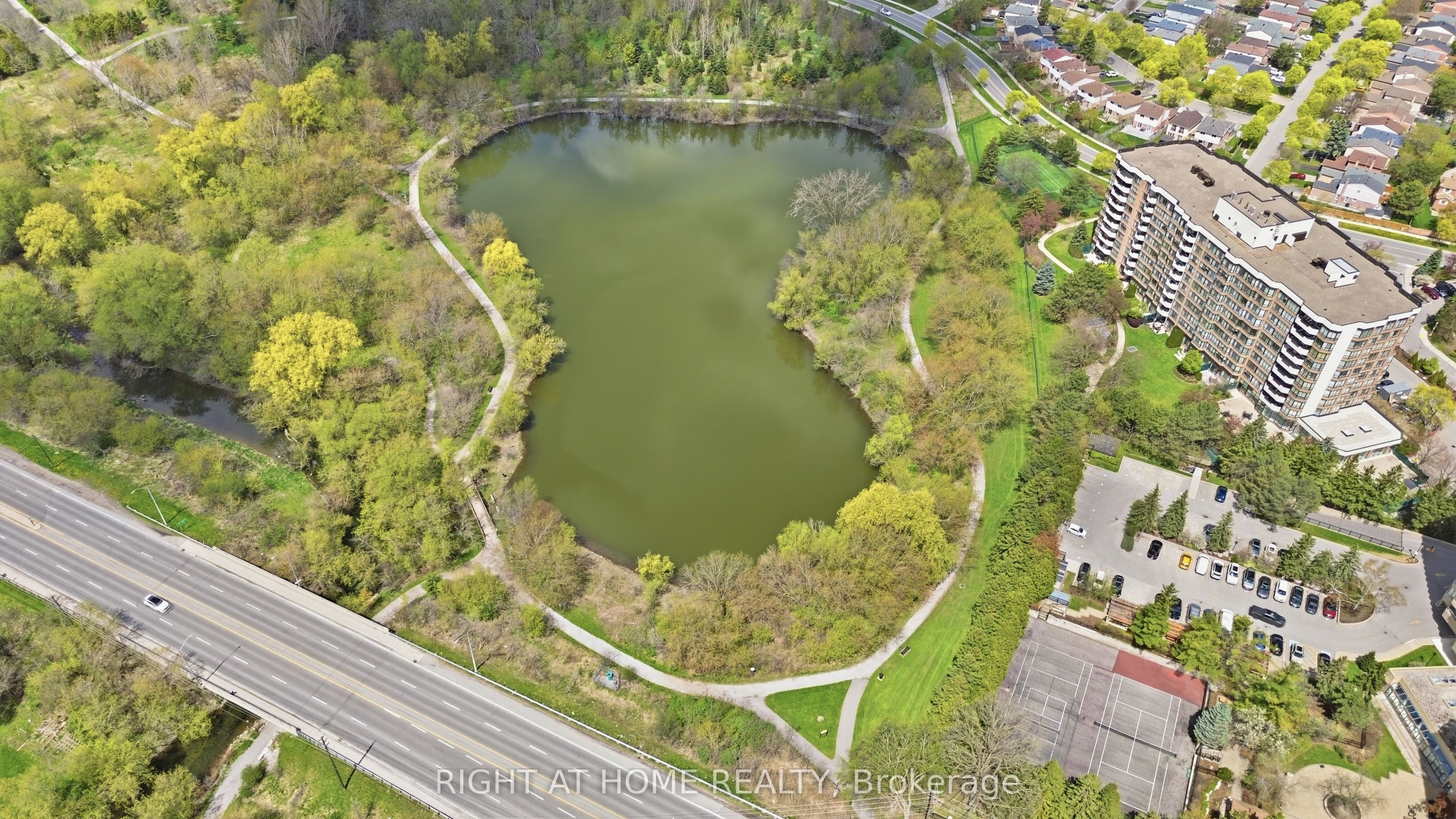 610 BULLOCK Drive 803, Markham, ON L3R 0G1 photo 2