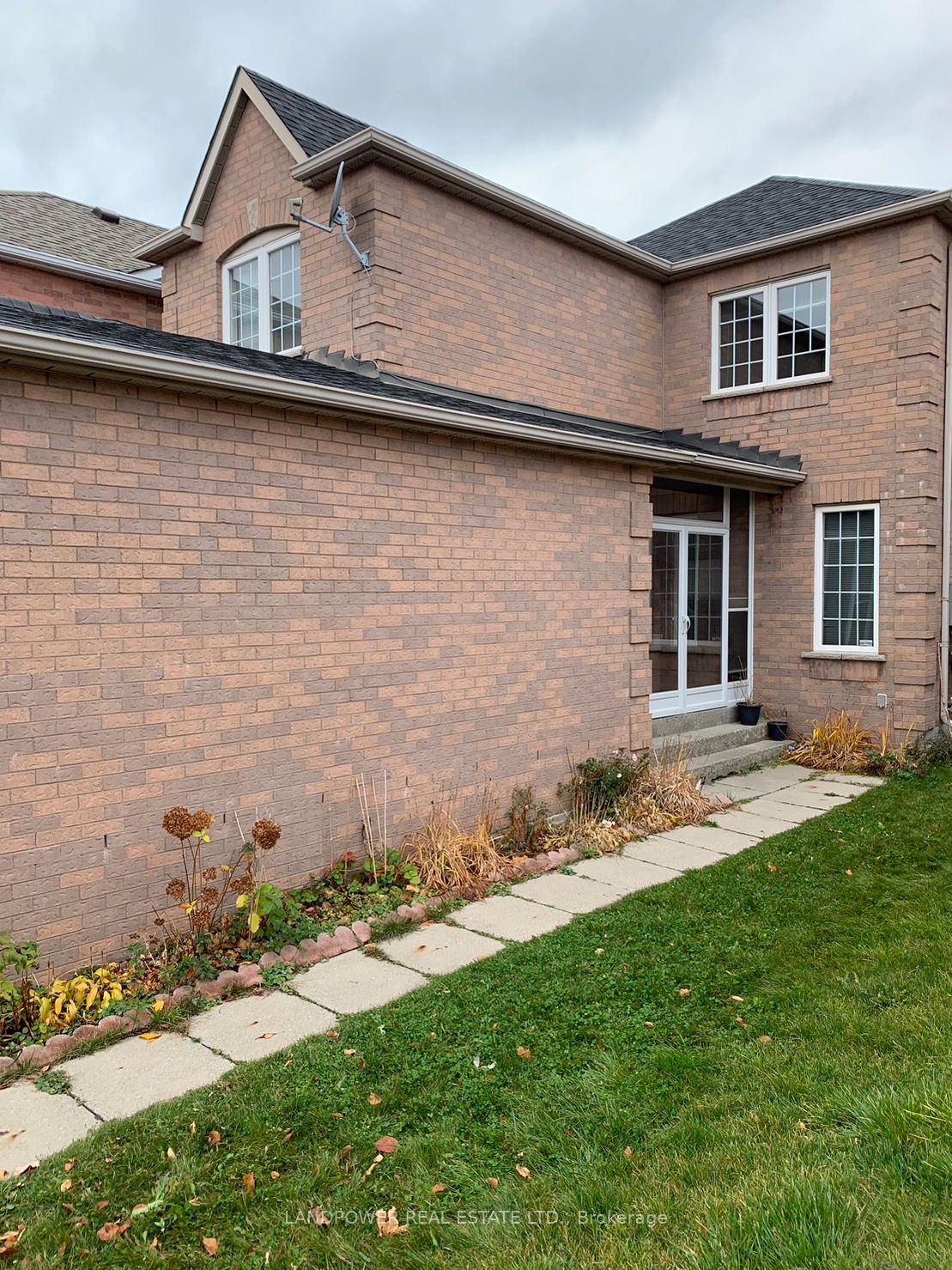 147 Cairncross Crescent S, Markham, ON L3S 3X9 photo 3