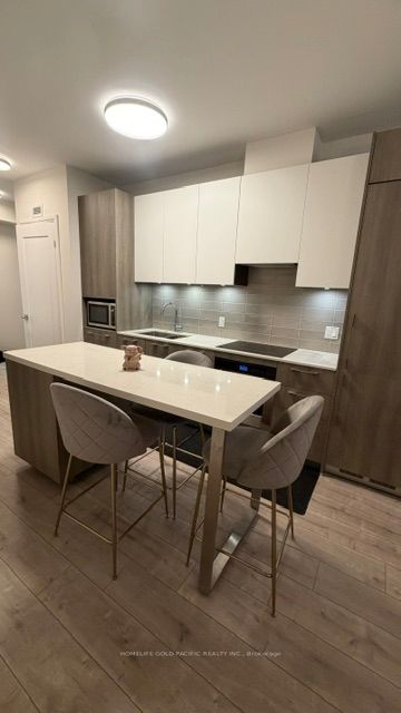 38 Water Walk Drive 731, Markham, ON L3R 6M8 photo 2