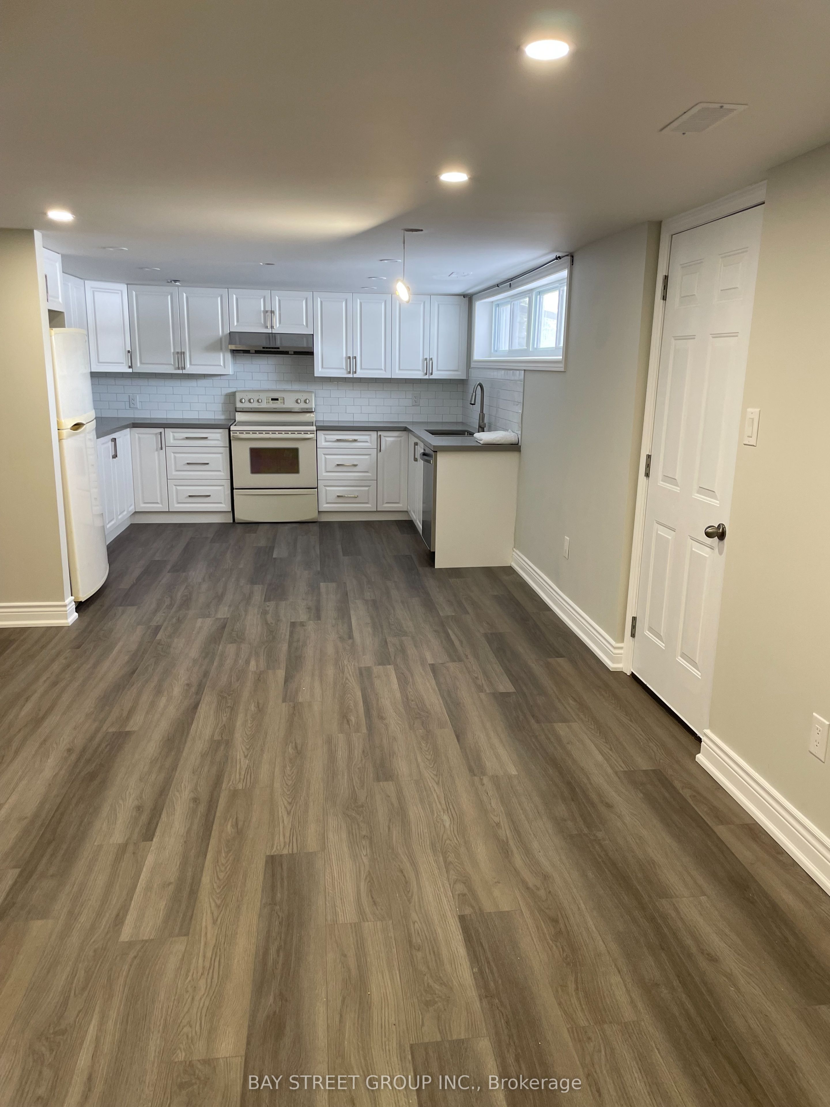 370 Centre Street E, Richmond Hill, ON L4C 1B6 photo 3