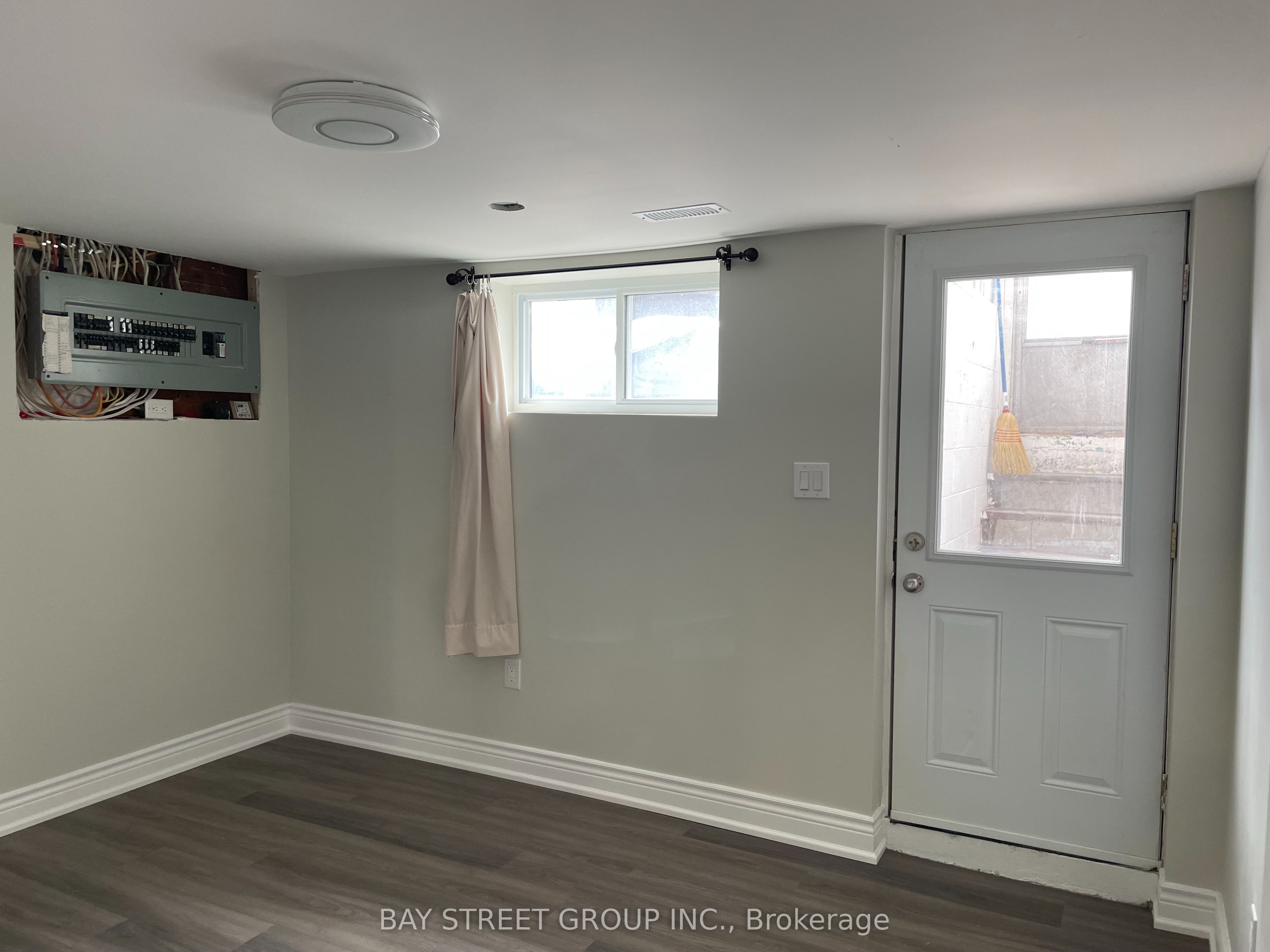 370 Centre Street E, Richmond Hill, ON L4C 1B6 photo 4