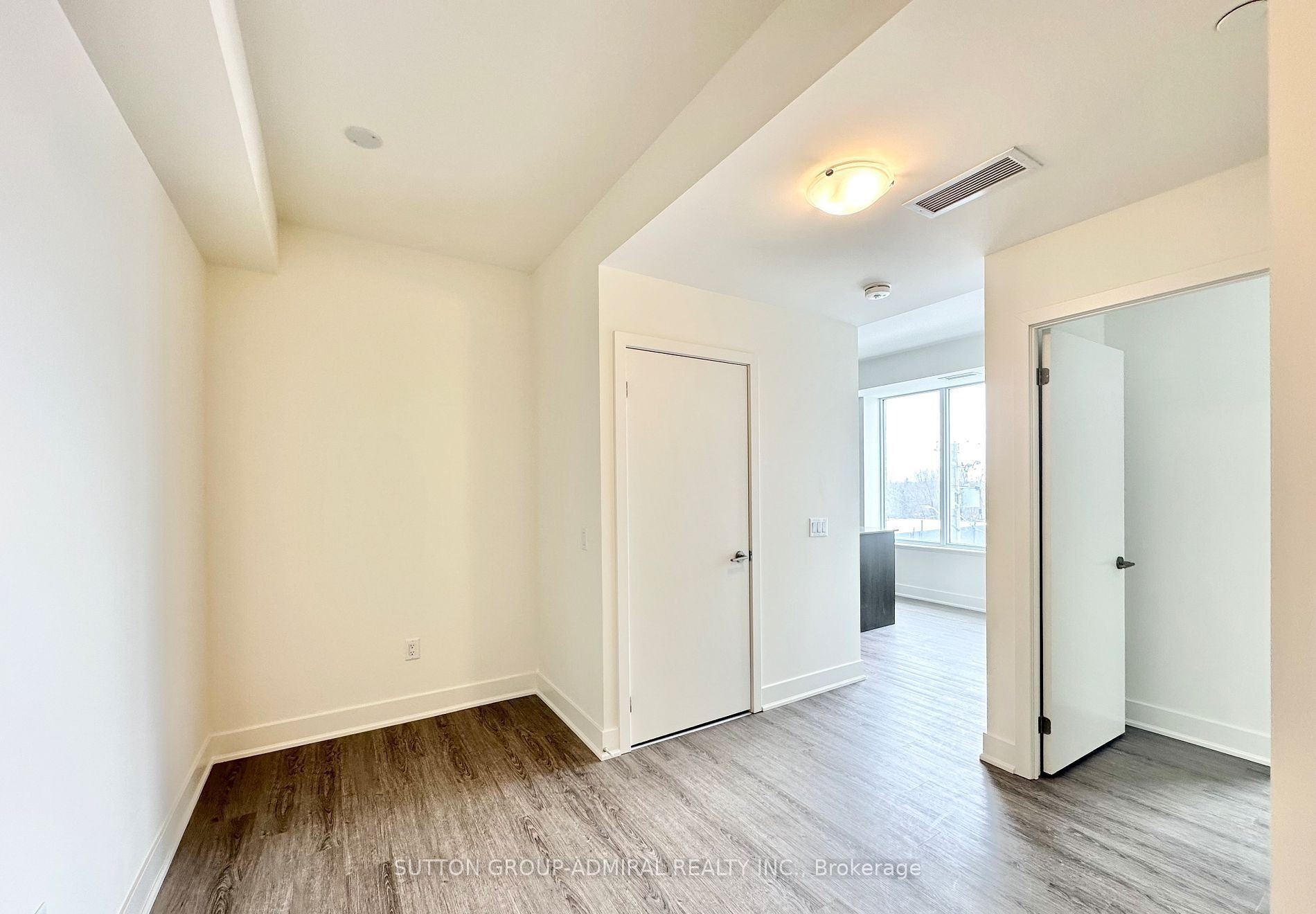 185 Deerfield Road 304, Newmarket, ON L3Y 0G7 photo 4