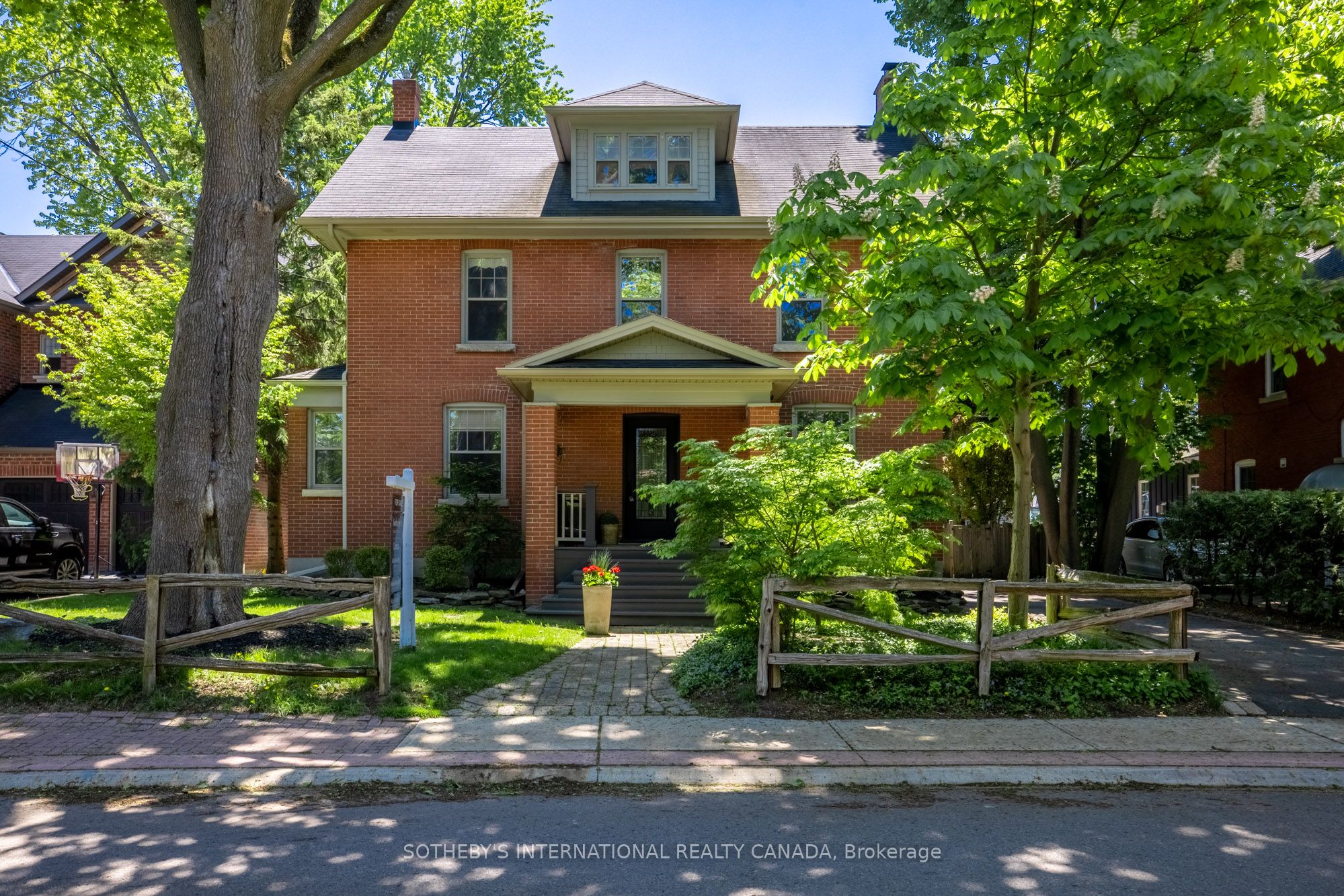 77 Catherine Avenue, Aurora, ON L4G 1K6 photo 2