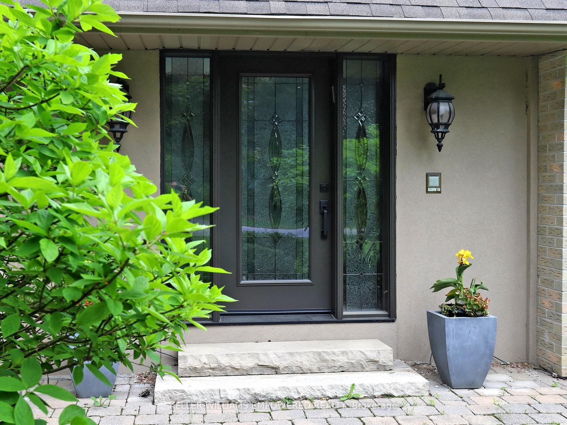 544 Woodland Acres Crescent, Vaughan, ON L6A 1G2 photo 2