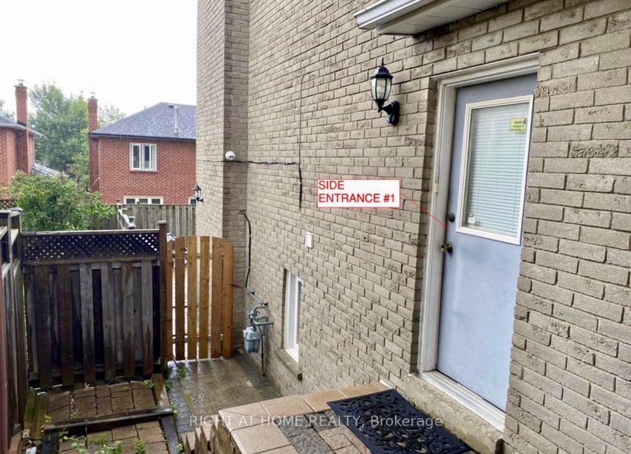 319 Fern Avenue, Richmond Hill, ON L4C 8P4
