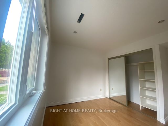319 Fern Avenue, Richmond Hill, ON L4C 8P4 photo 5