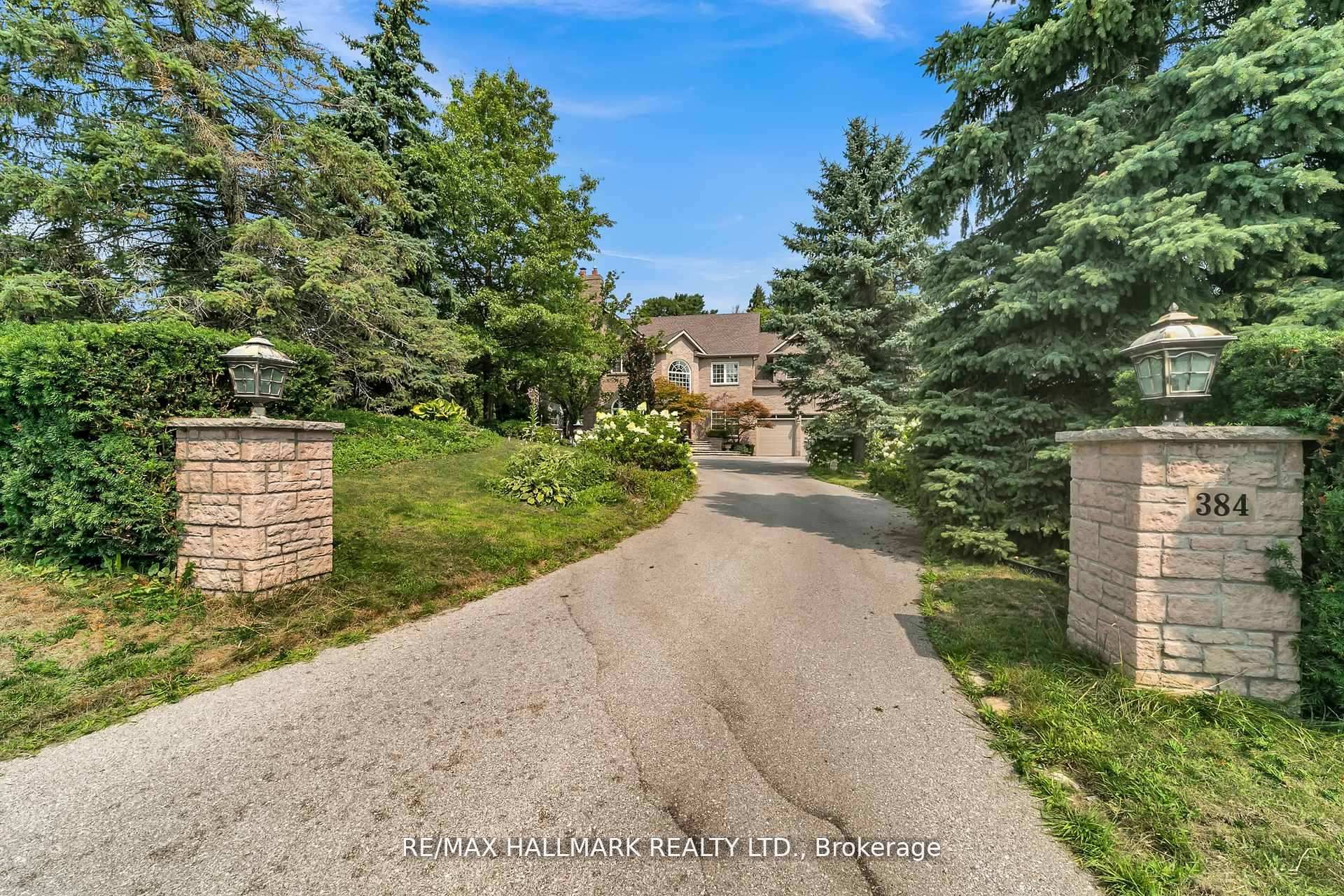 384 W Kennedy Street W, Aurora, ON L4G 5M6 photo 2