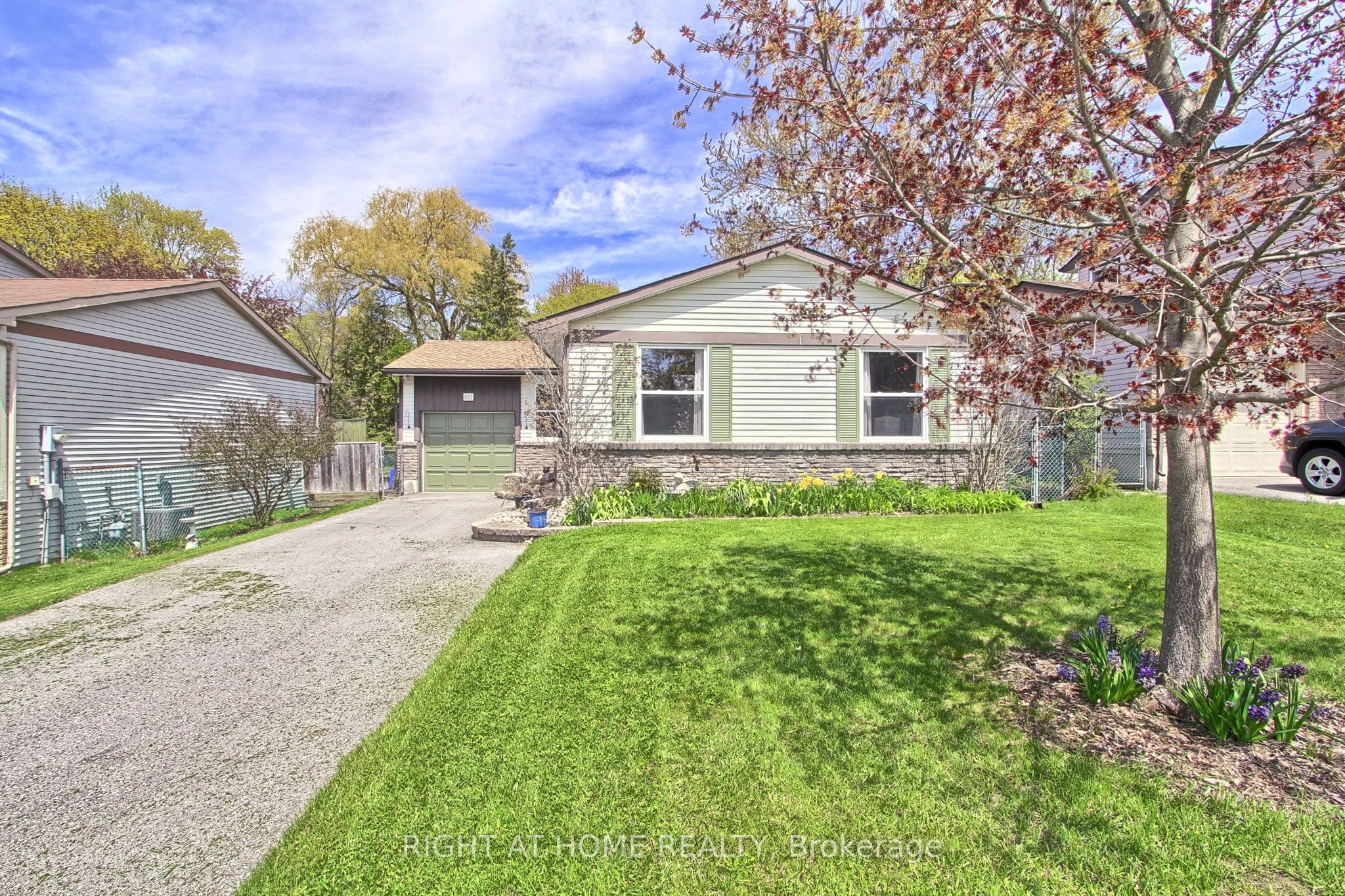 853 Magnolia Avenue, Newmarket, ON L3Y 5H5 photo 4
