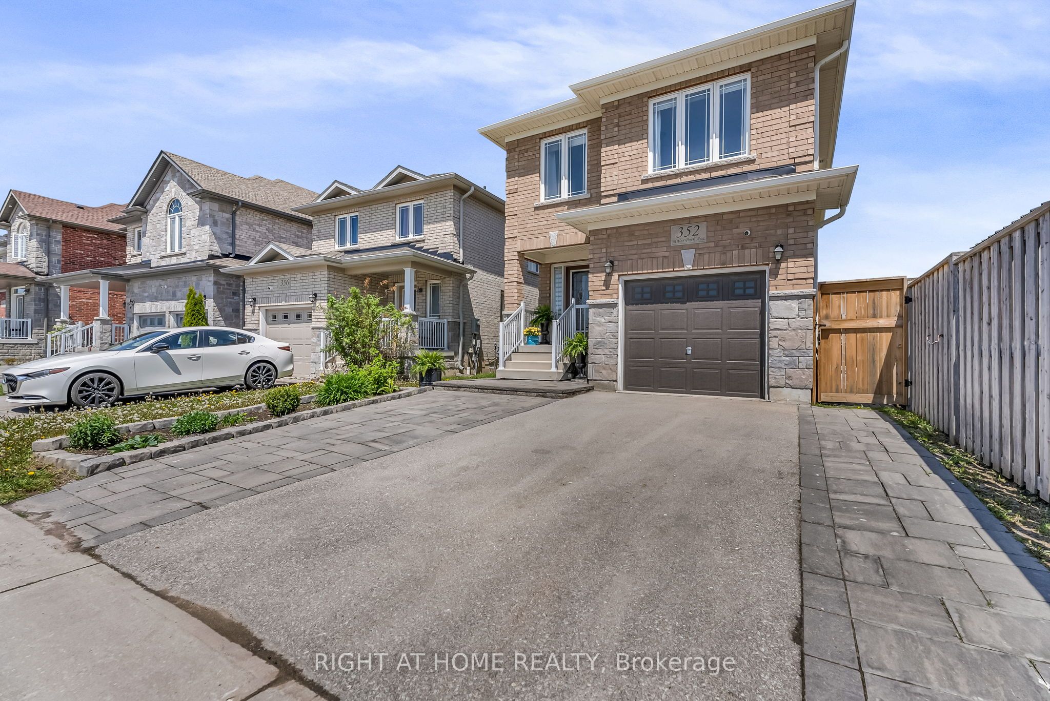 352 Miller Park Avenue, Bradford West Gwillimbury, ON L3Z 4H5 photo 2