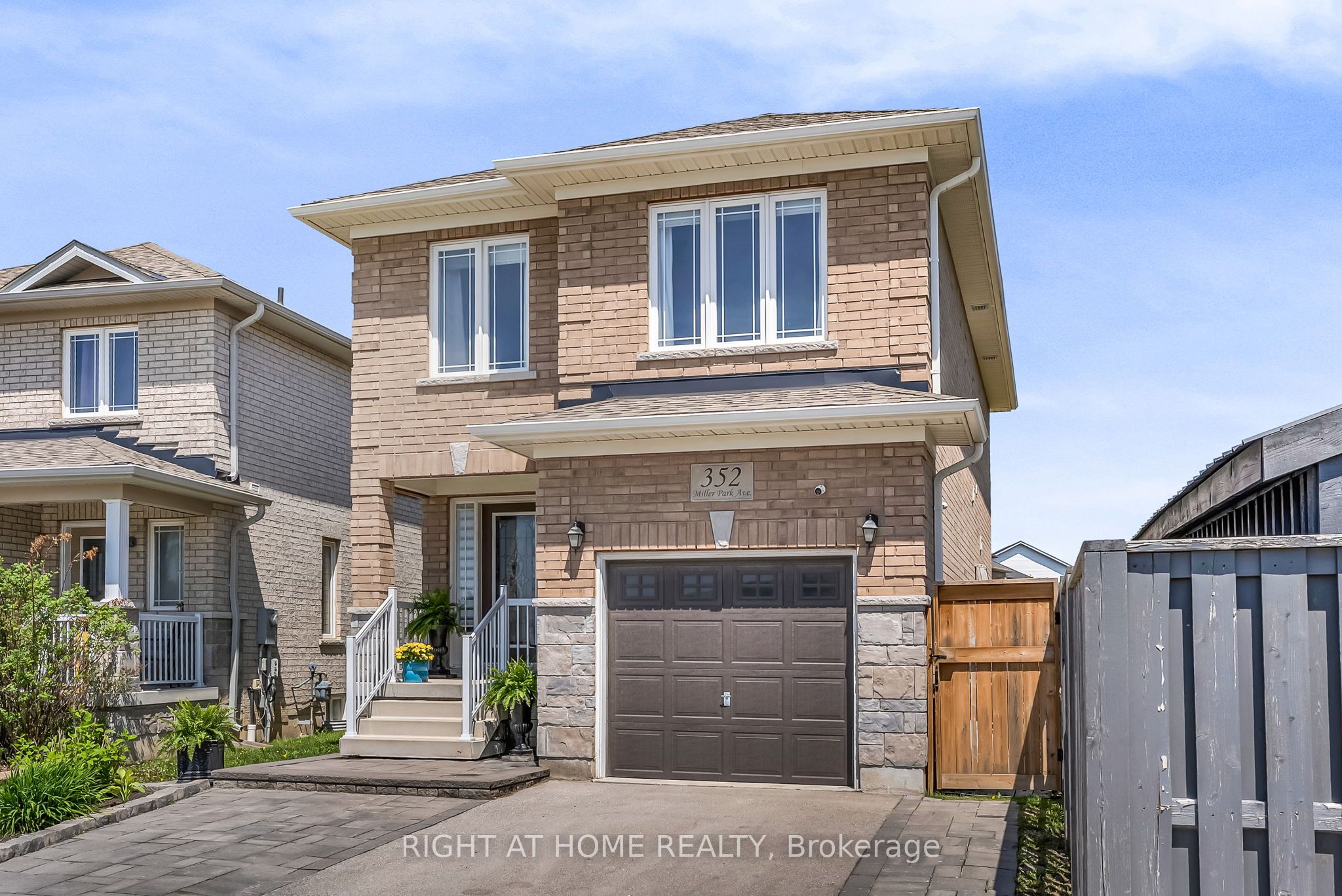 352 Miller Park Avenue, Bradford West Gwillimbury, ON L3Z 4H5 photo 3