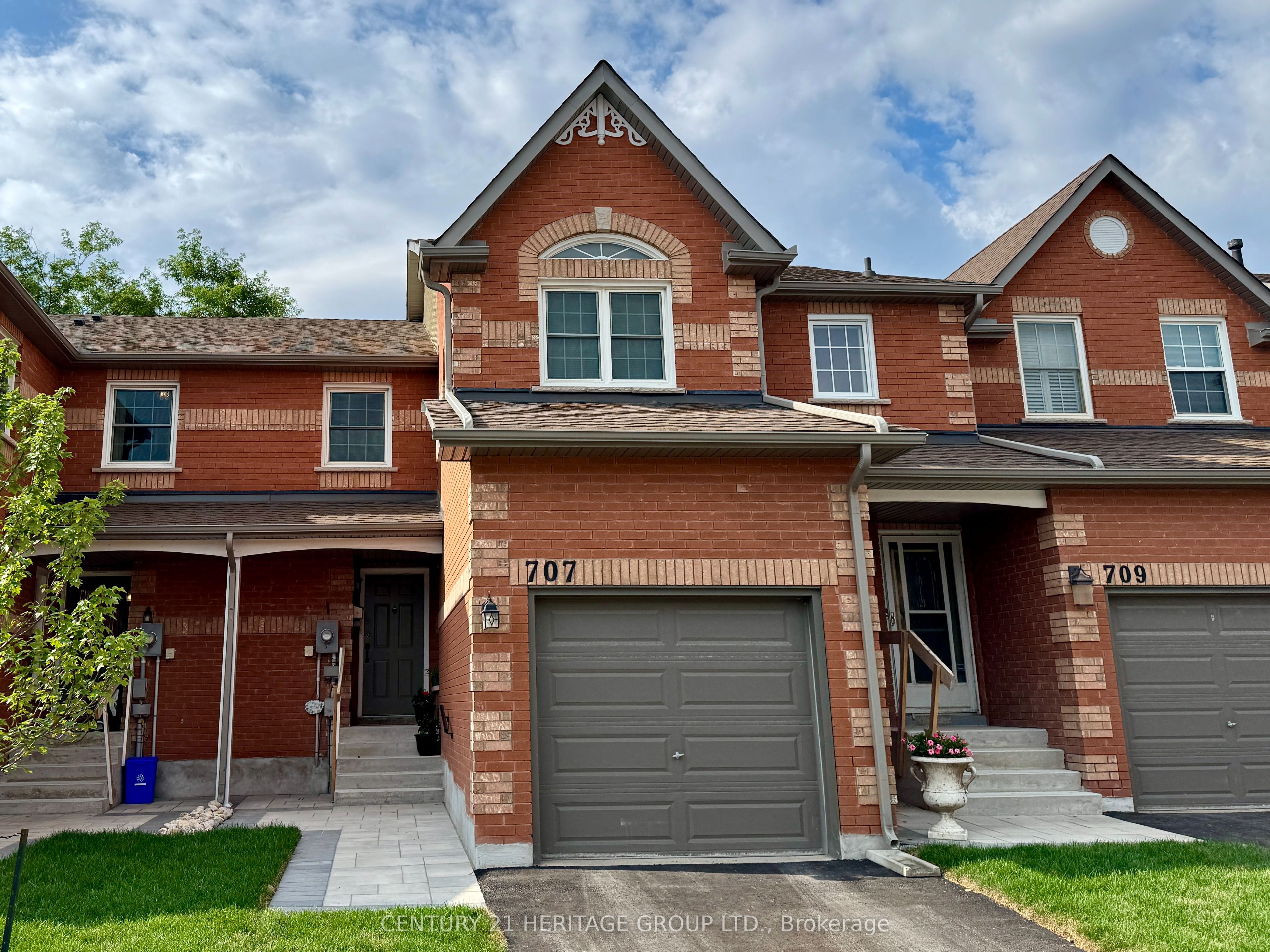 707 Caradonna Crescent, Newmarket, ON L3X 1W5 photo 2