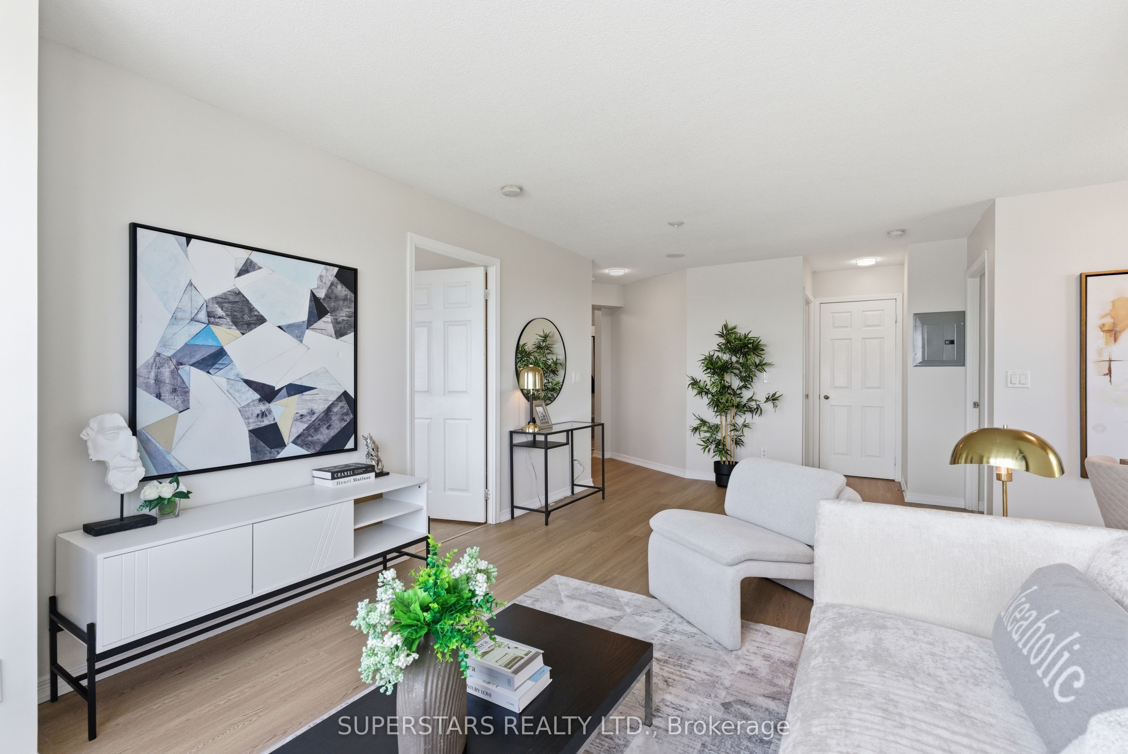 23 Oneida Crescent 1204, Richmond Hill, ON L4B 0A2 photo 5