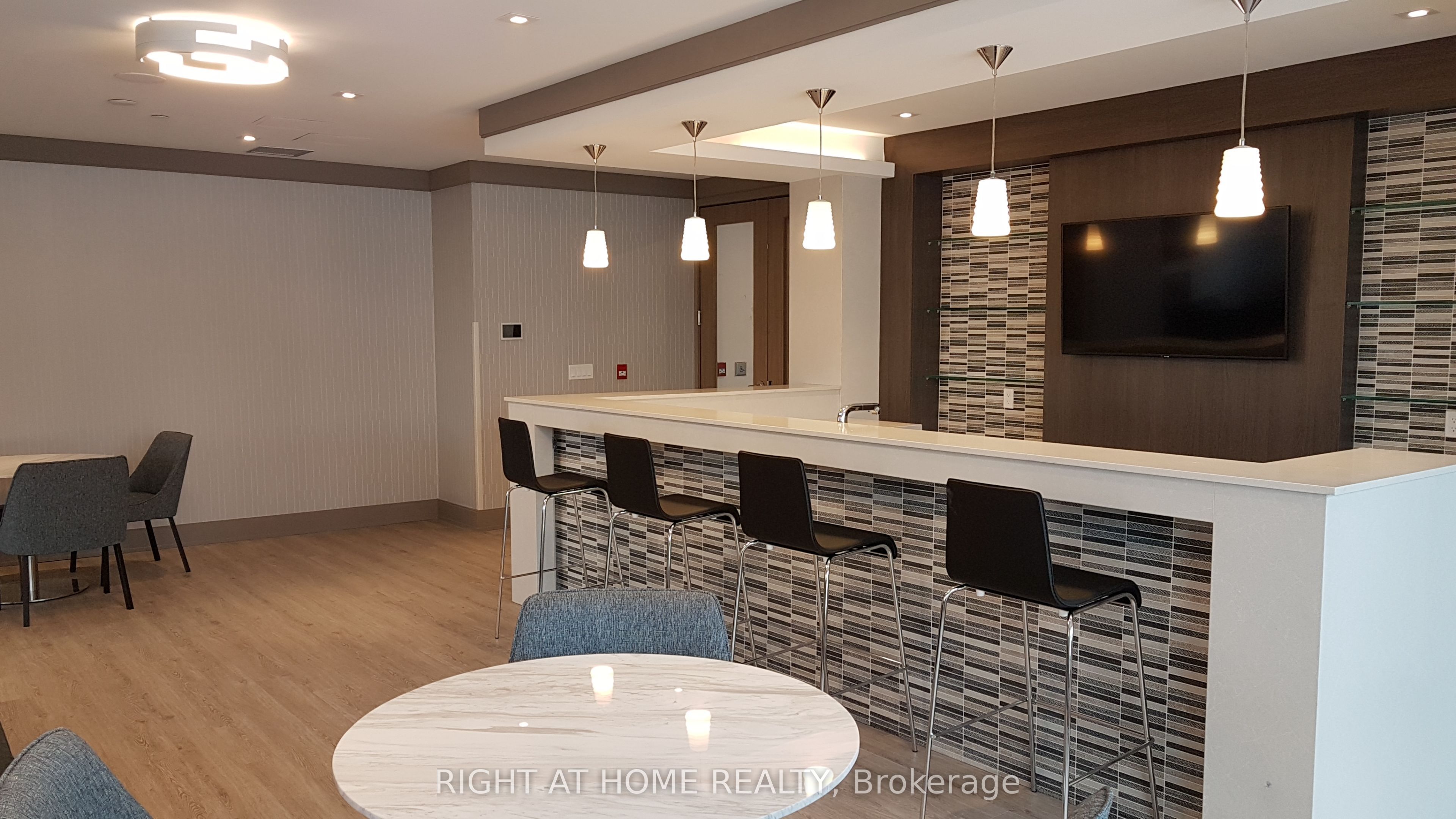 25 Water Walk Drive 318, Markham, ON L6G 0G3 photo 4