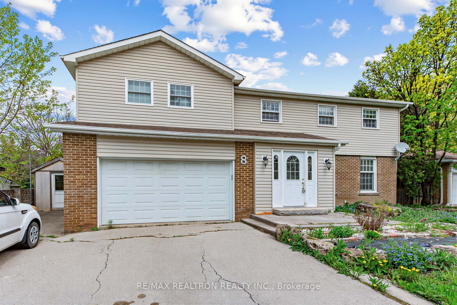 8 Gallacher Avenue, Richmond Hill, ON L4E 2W9 photo 2