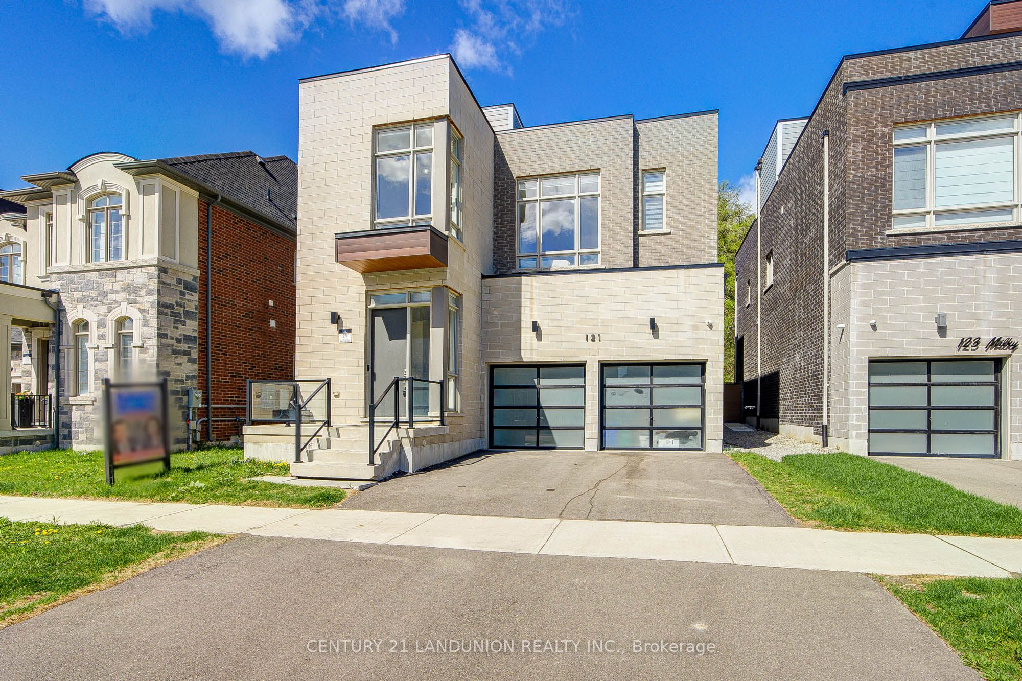 121 Milky Way Drive, Richmond Hill, ON L4C 4L9 photo 2