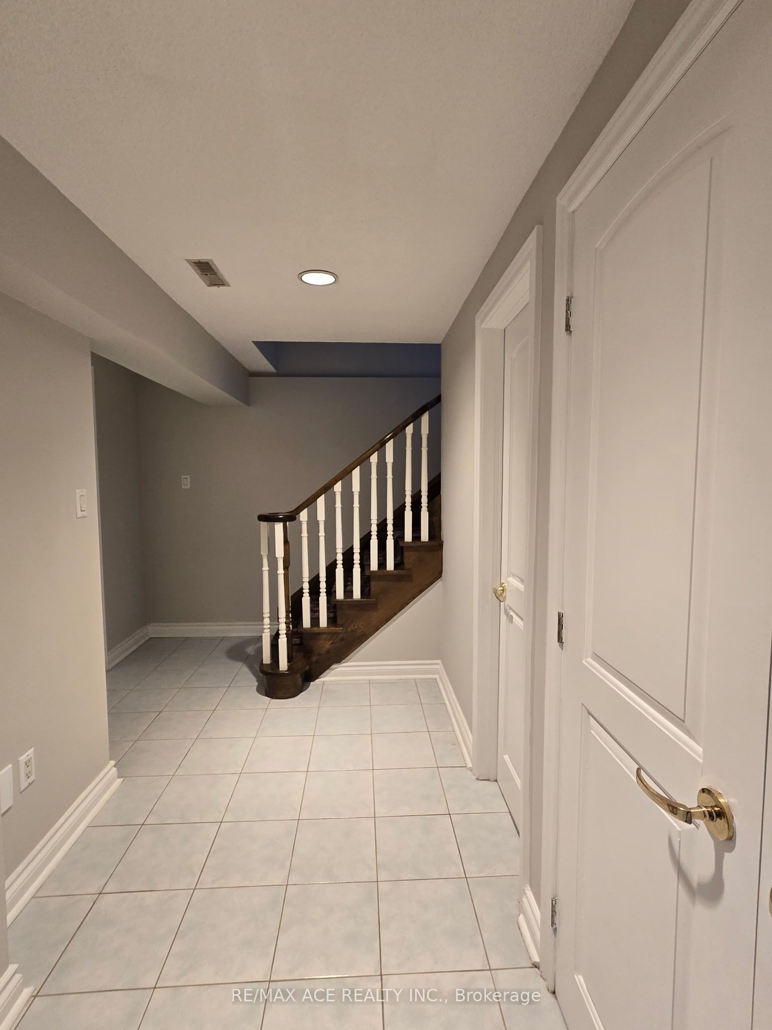 25 Pilkington Crescent BSMT, Vaughan, ON L4J 7J5 photo 3