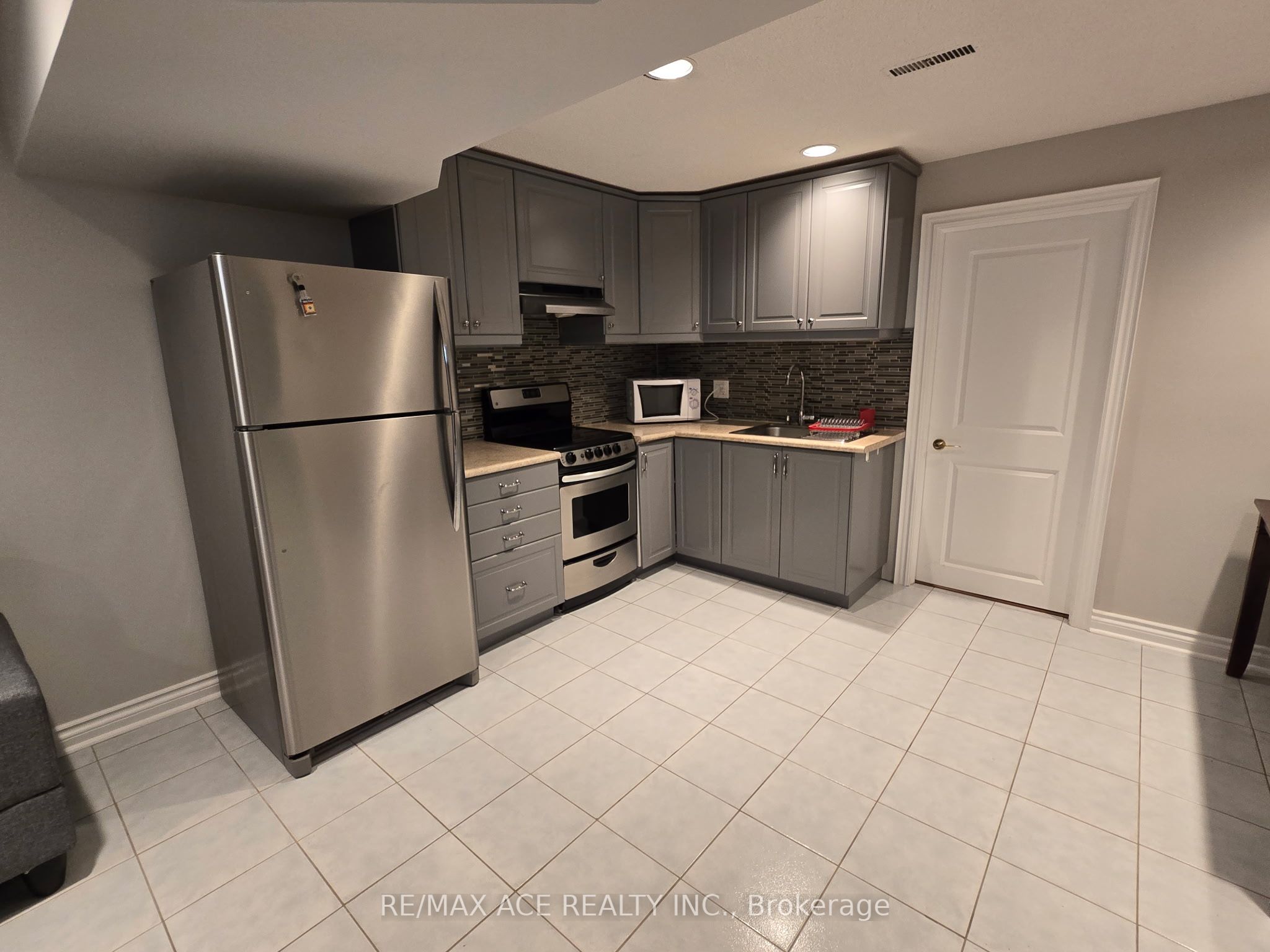 25 Pilkington Crescent BSMT, Vaughan, ON L4J 7J5 photo 5
